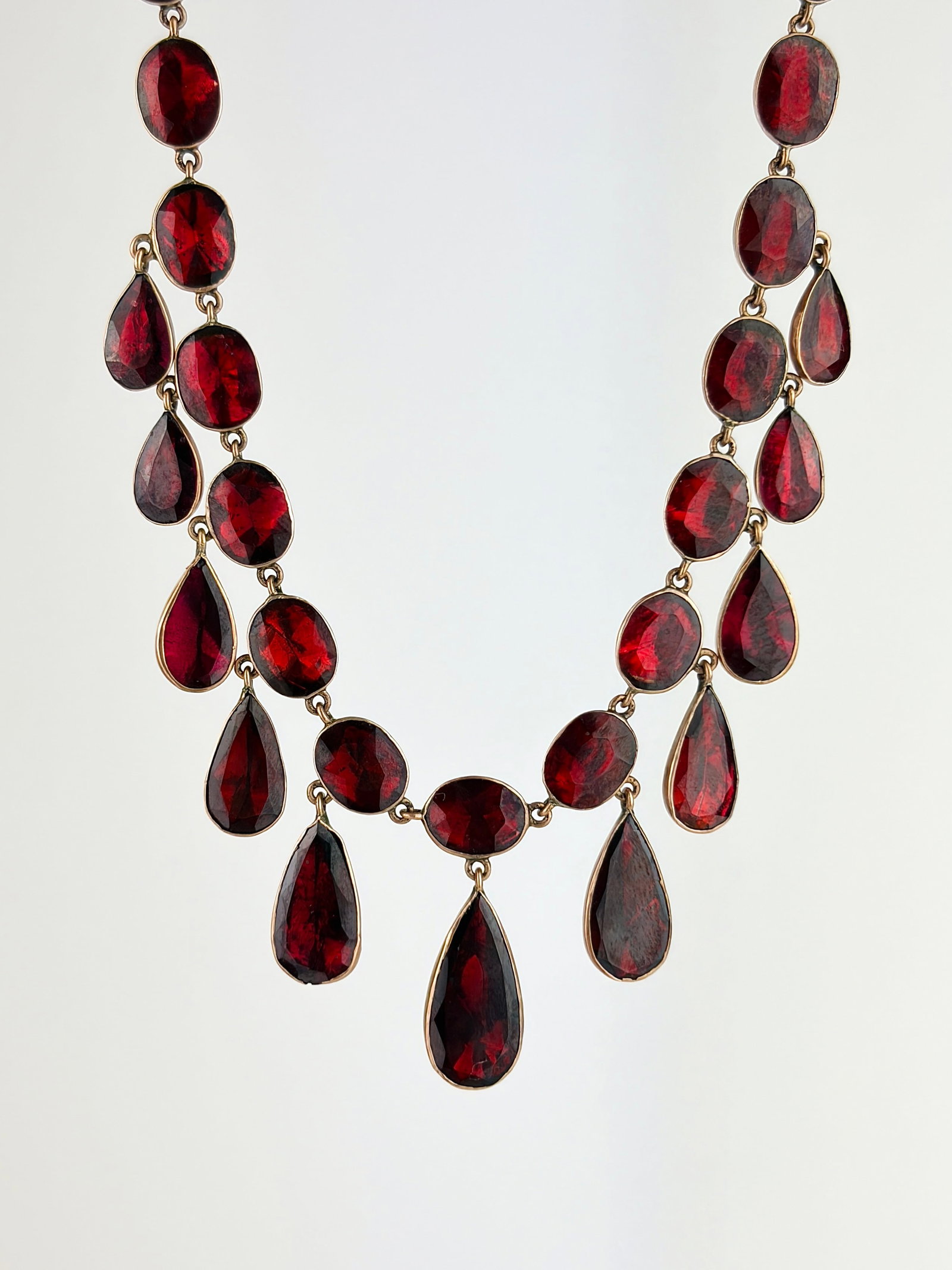 Incredible Antique Garnet Fringe Riviere Necklace in 9ct Gold: Incredible Antique Garnet Fringe Riviere Necklace in 9ct Gold Show-stopping necklace!