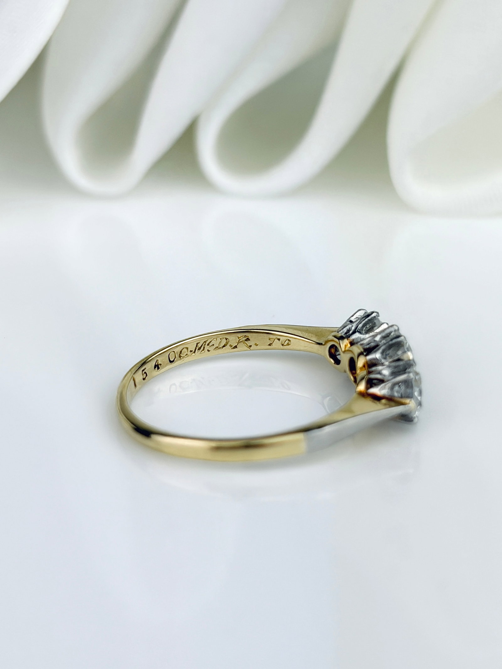 STUNNING 18CT GOLD AND PLATINUM DIAMOND 3 STONE RING - 5