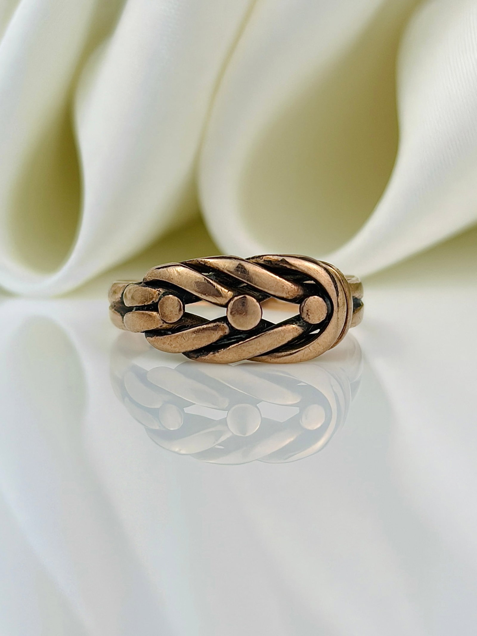 antique c.1895 9ct rose gold twisted keeper style ring: antique 9ct rose gold twisted keeper style ring