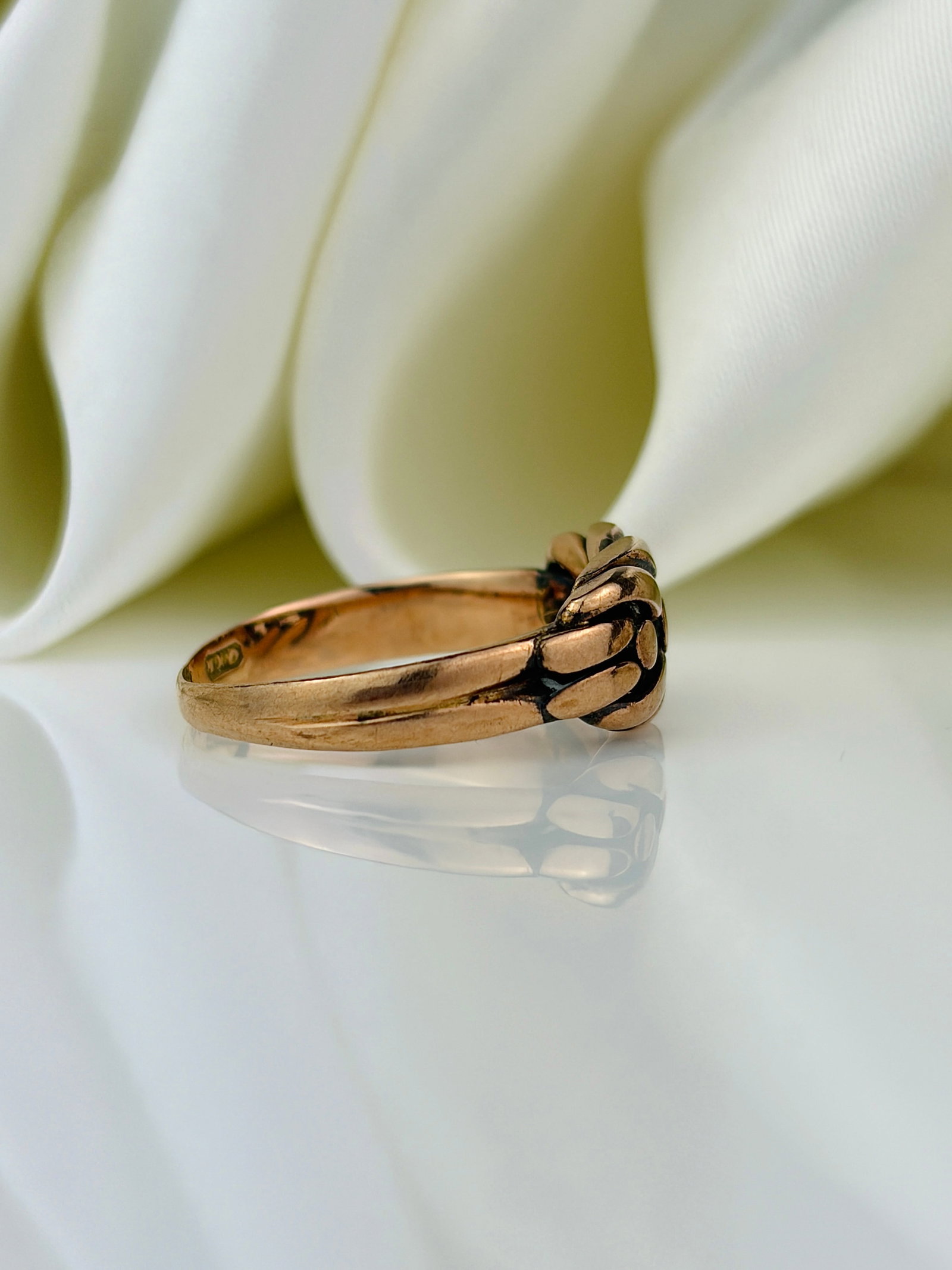 antique c.1895 9ct rose gold twisted keeper style ring - 2