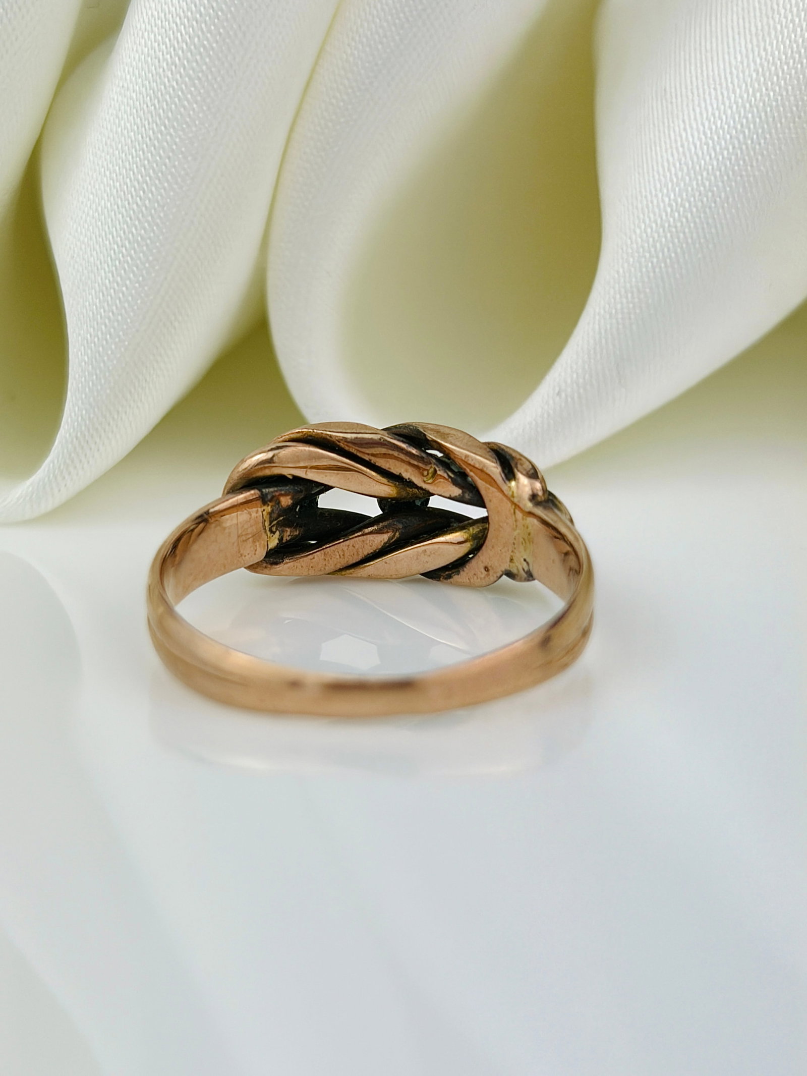 antique c.1895 9ct rose gold twisted keeper style ring - 3