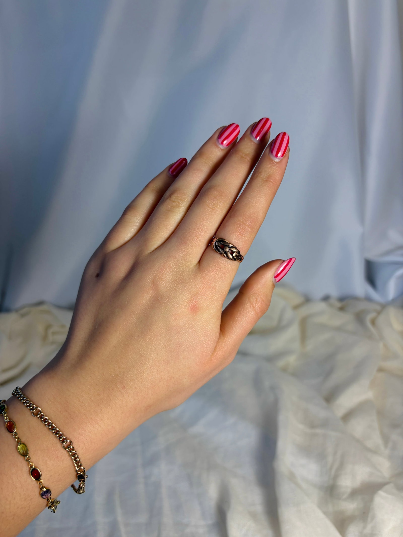 antique c.1895 9ct rose gold twisted keeper style ring - 8