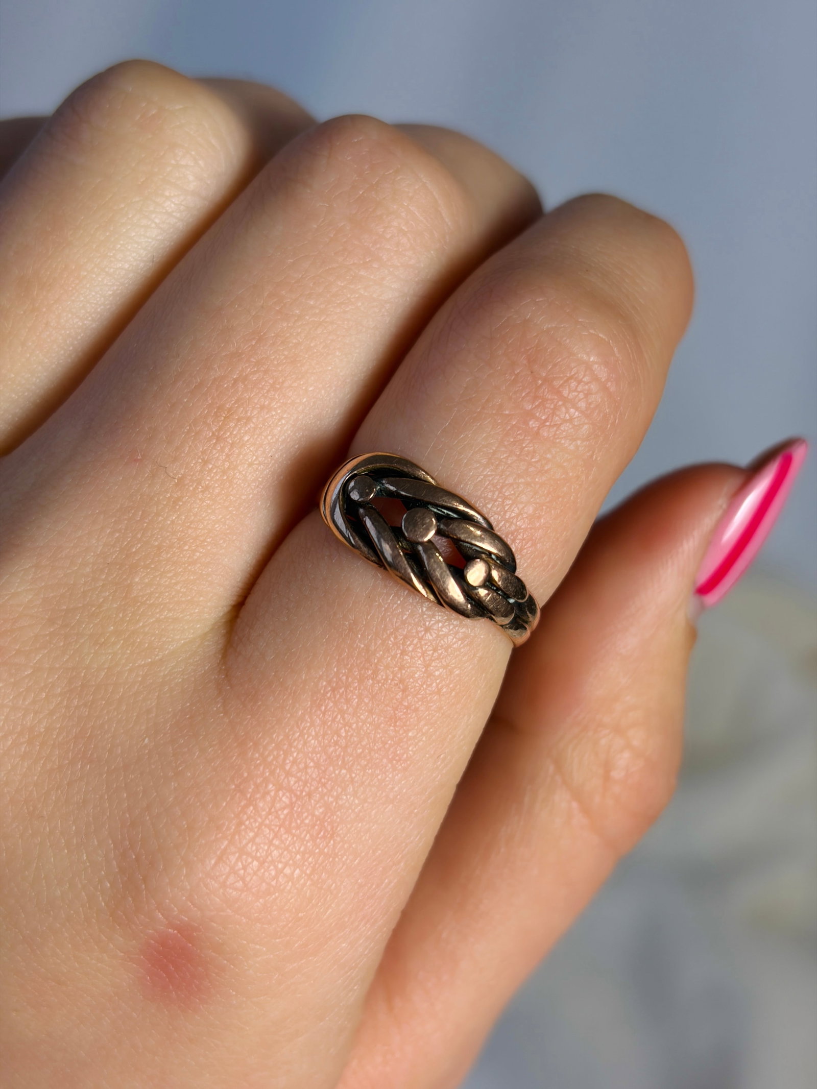 antique c.1895 9ct rose gold twisted keeper style ring - 9