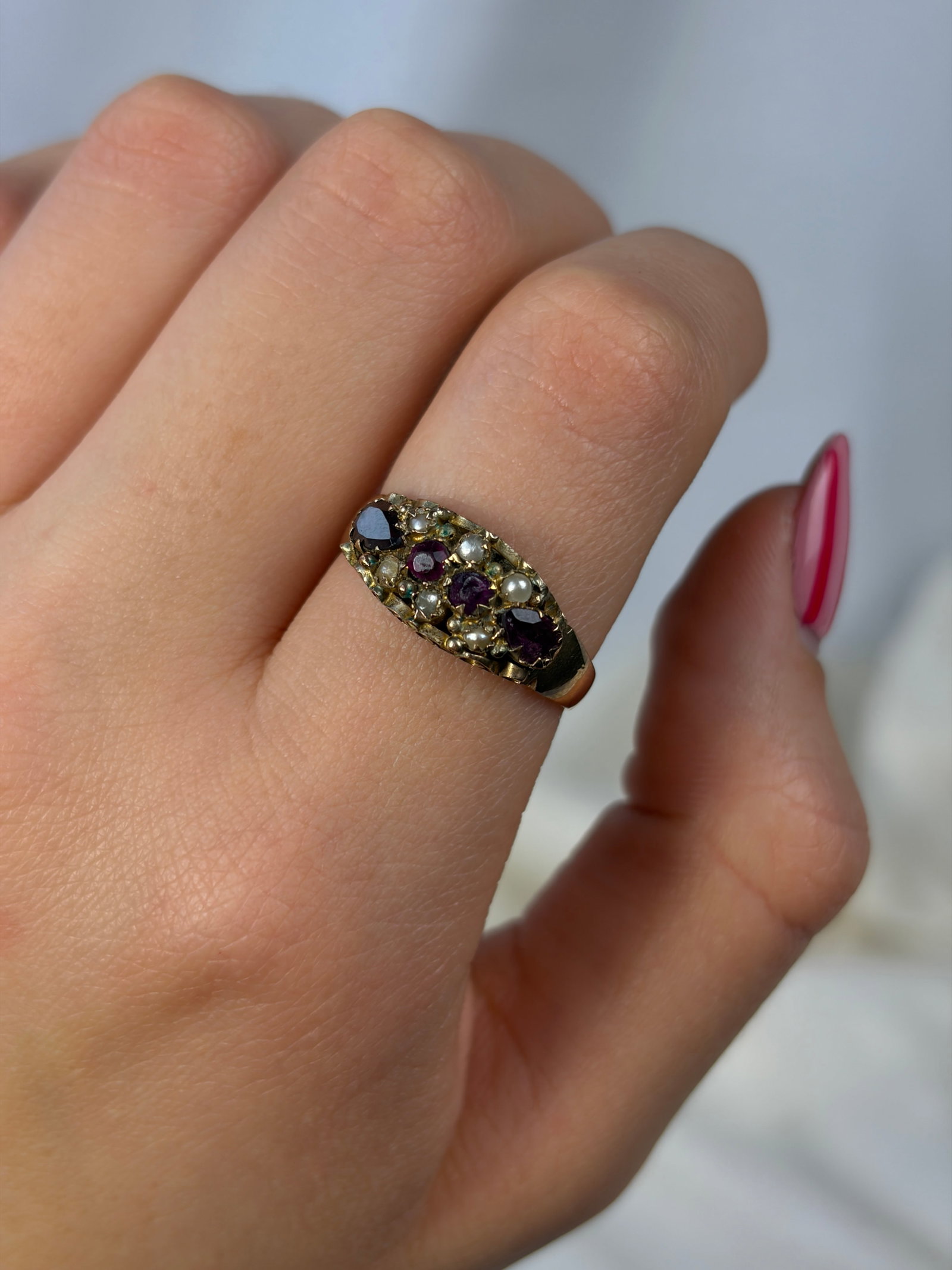 antique 9ct gold garnet and pearl ring - 9