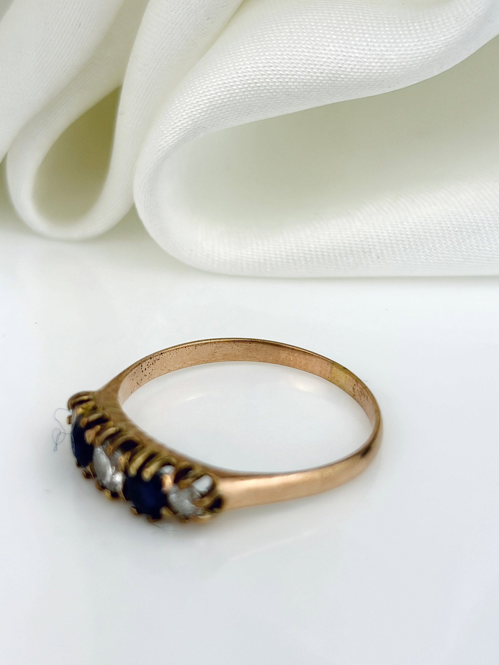 ANTIQUE SAPPHIRE AND DIAMOND 5 STONE RING IN GOLD - 4