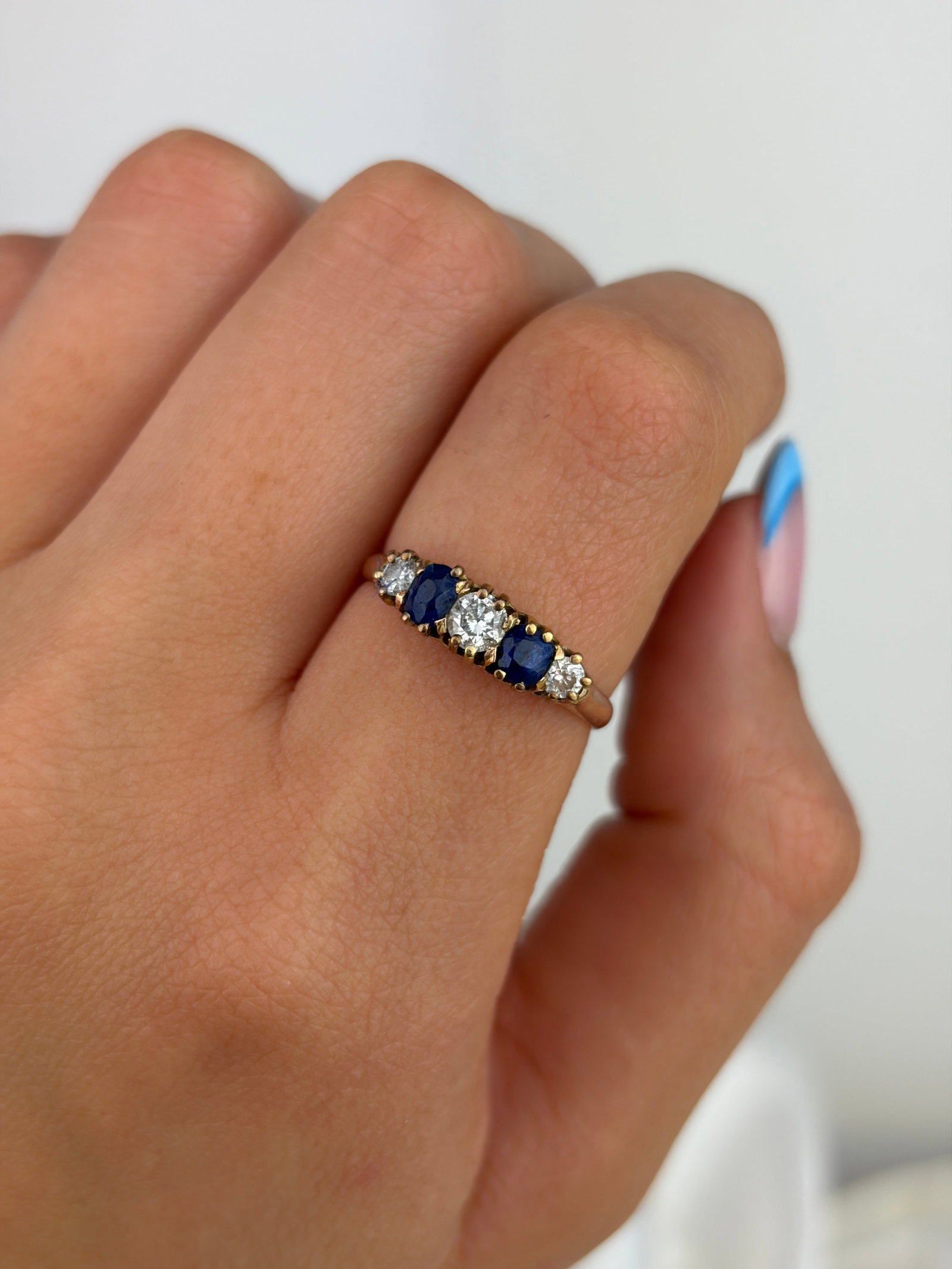 ANTIQUE SAPPHIRE AND DIAMOND 5 STONE RING IN GOLD - 6