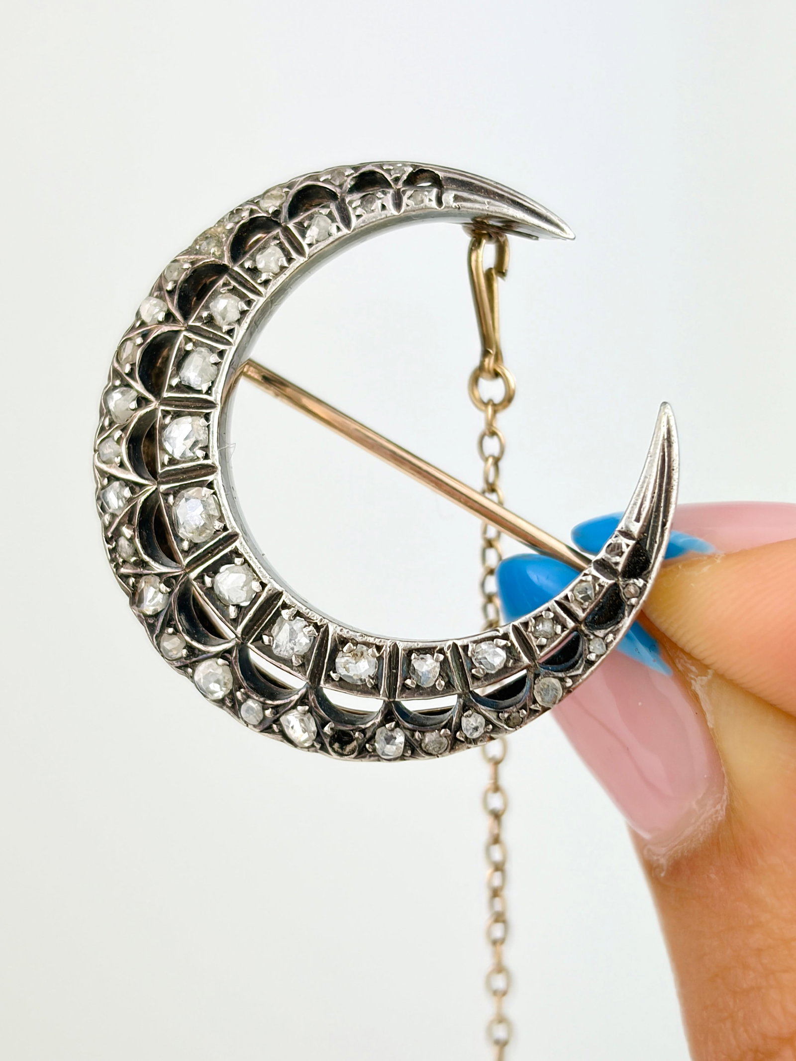 WONDERFUL ANTIQUE BOXED ROSE CUT DIAMOND CRESCENT BROOCH IN GOLD - 3