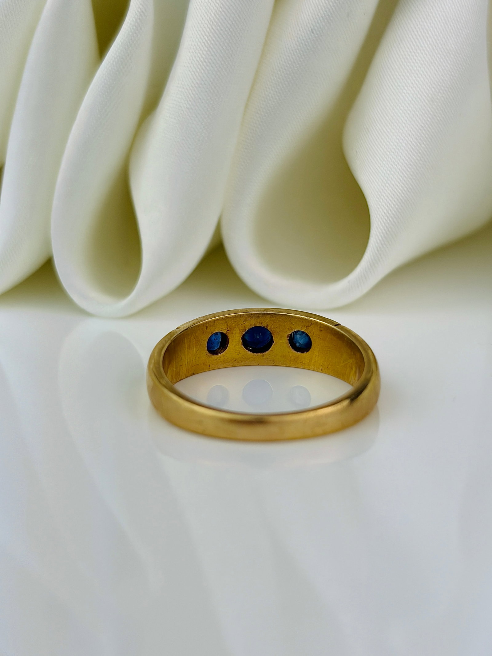 antique chunky sapphire 3 stone ring in 18ct yellow gold - 3