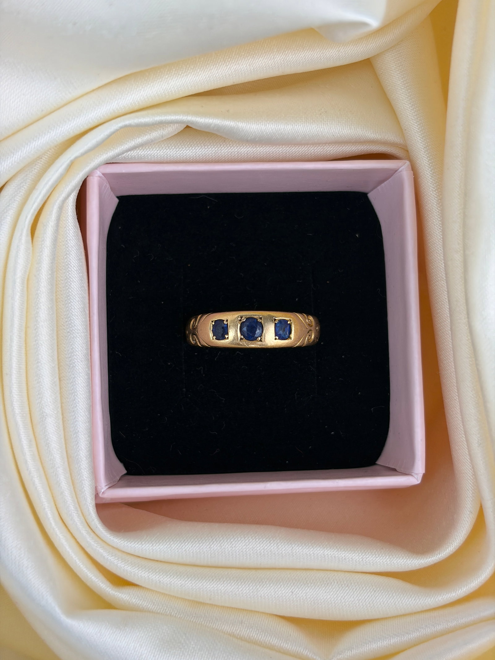 antique chunky sapphire 3 stone ring in 18ct yellow gold - 6