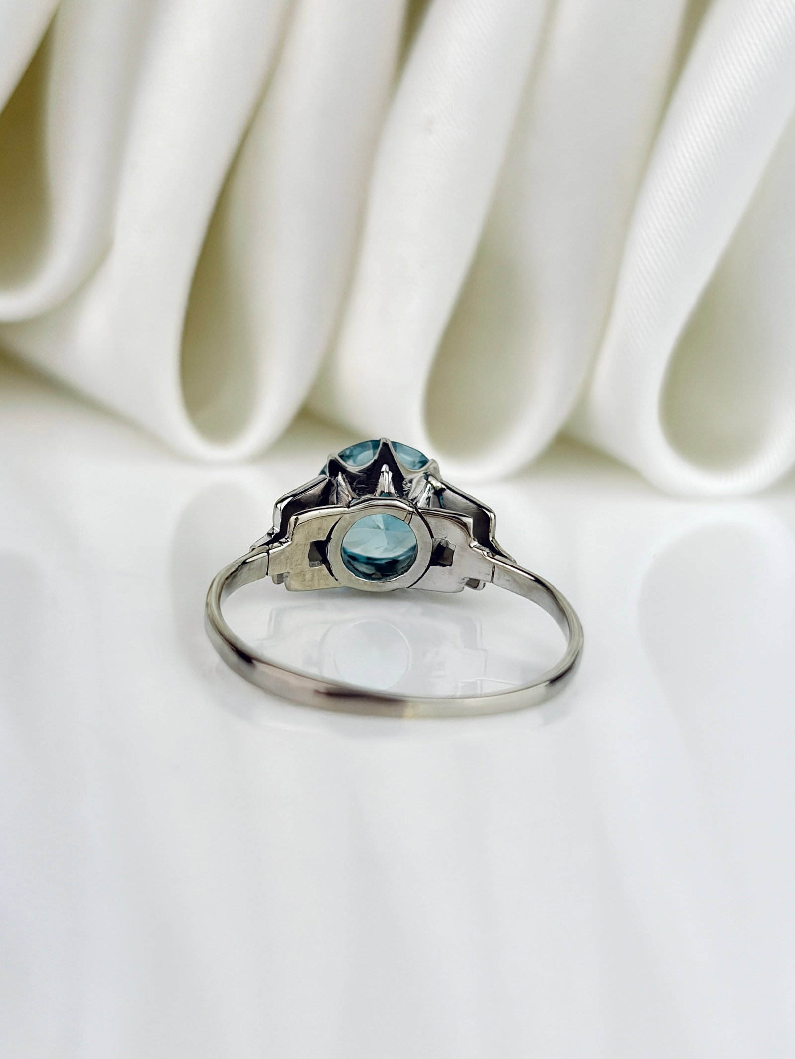 Vintage 9ct White Gold Blue Topaz Solitaire Ring - 3