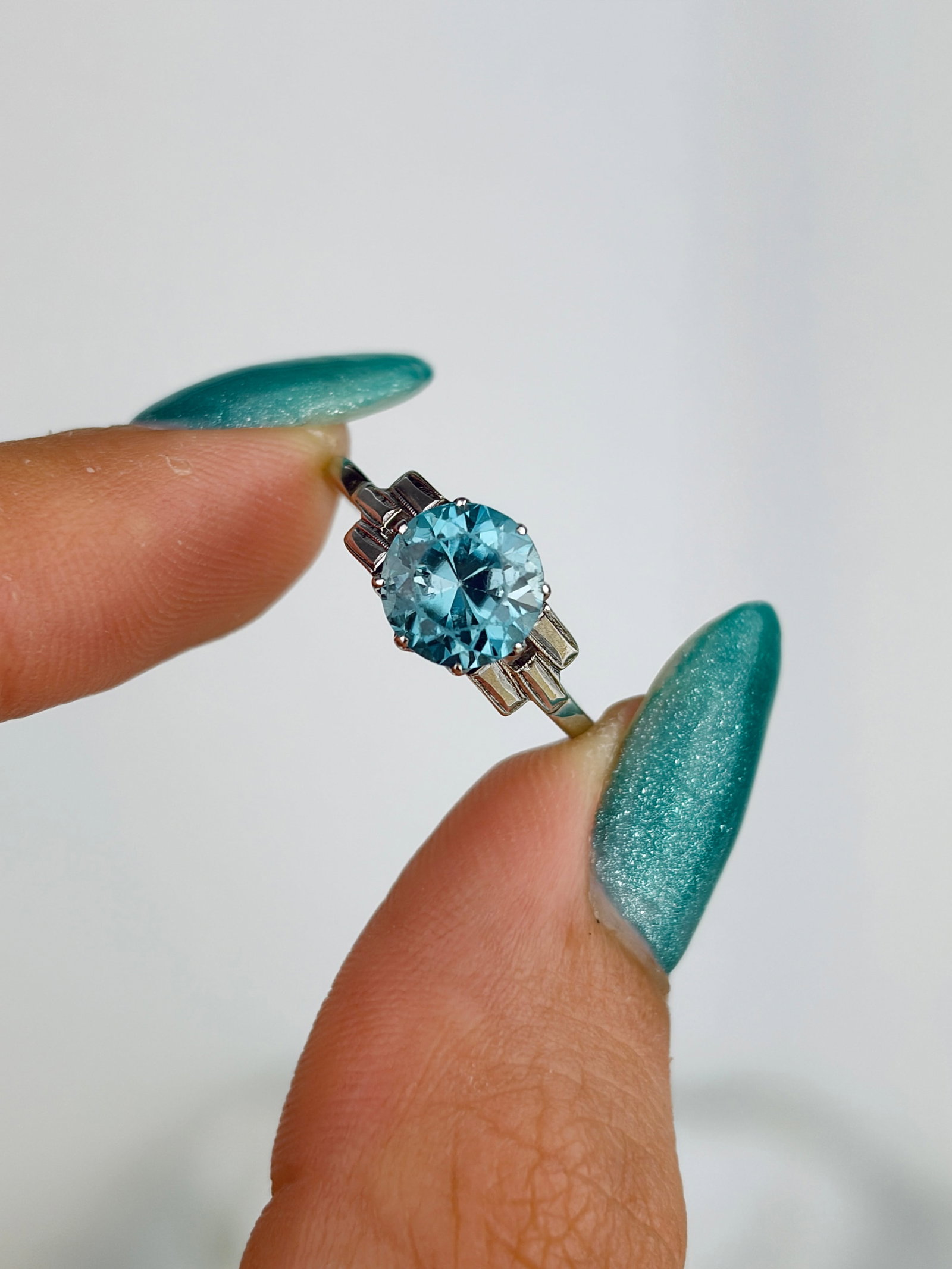 Vintage 9ct White Gold Blue Topaz Solitaire Ring - 5
