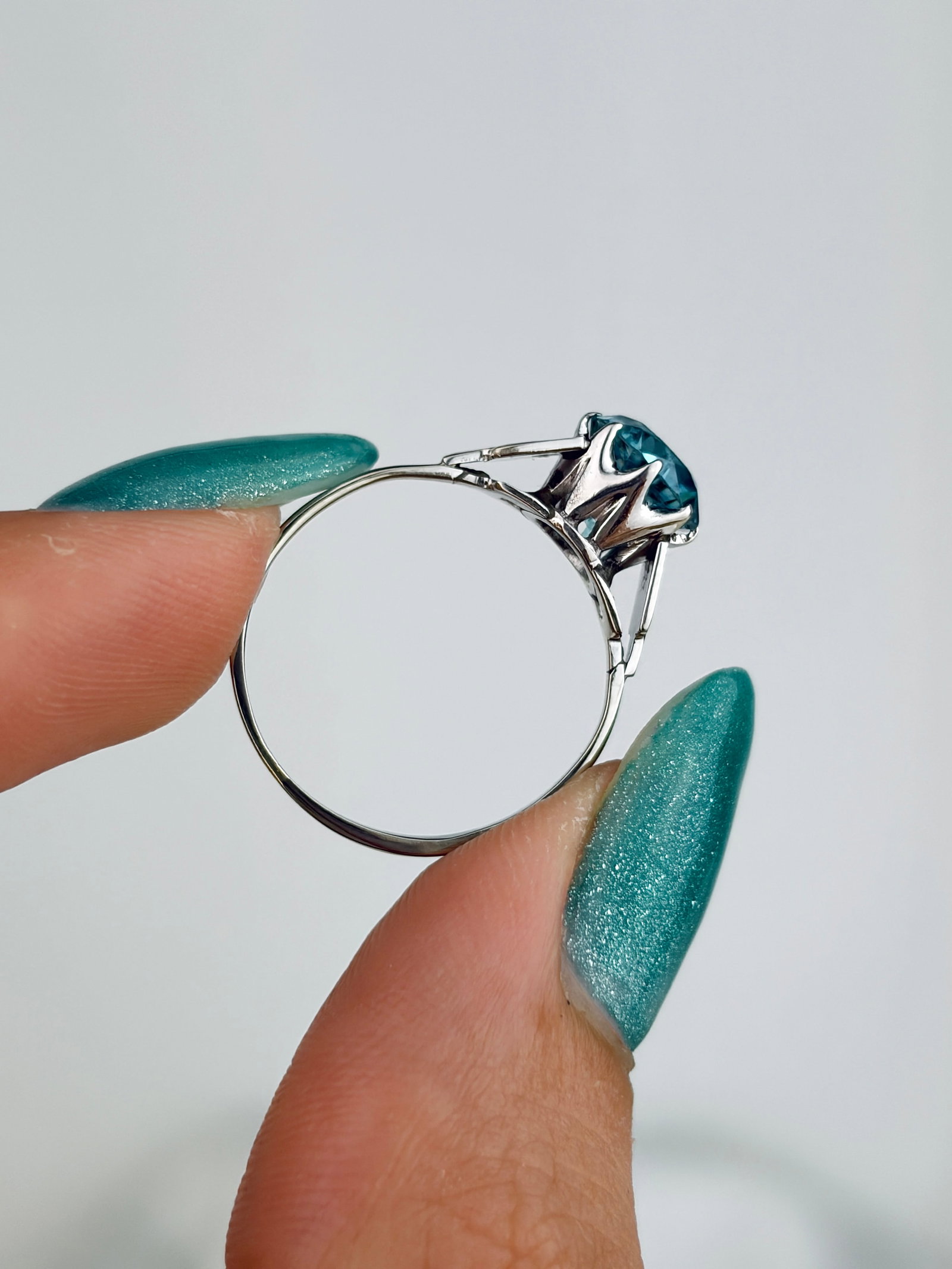 Vintage 9ct White Gold Blue Topaz Solitaire Ring - 6