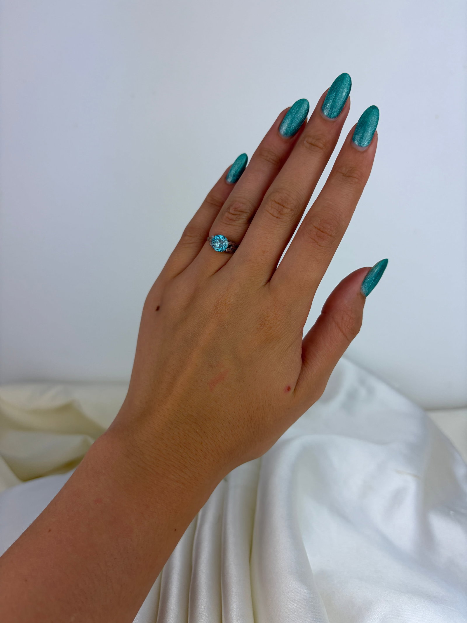Vintage 9ct White Gold Blue Topaz Solitaire Ring - 7