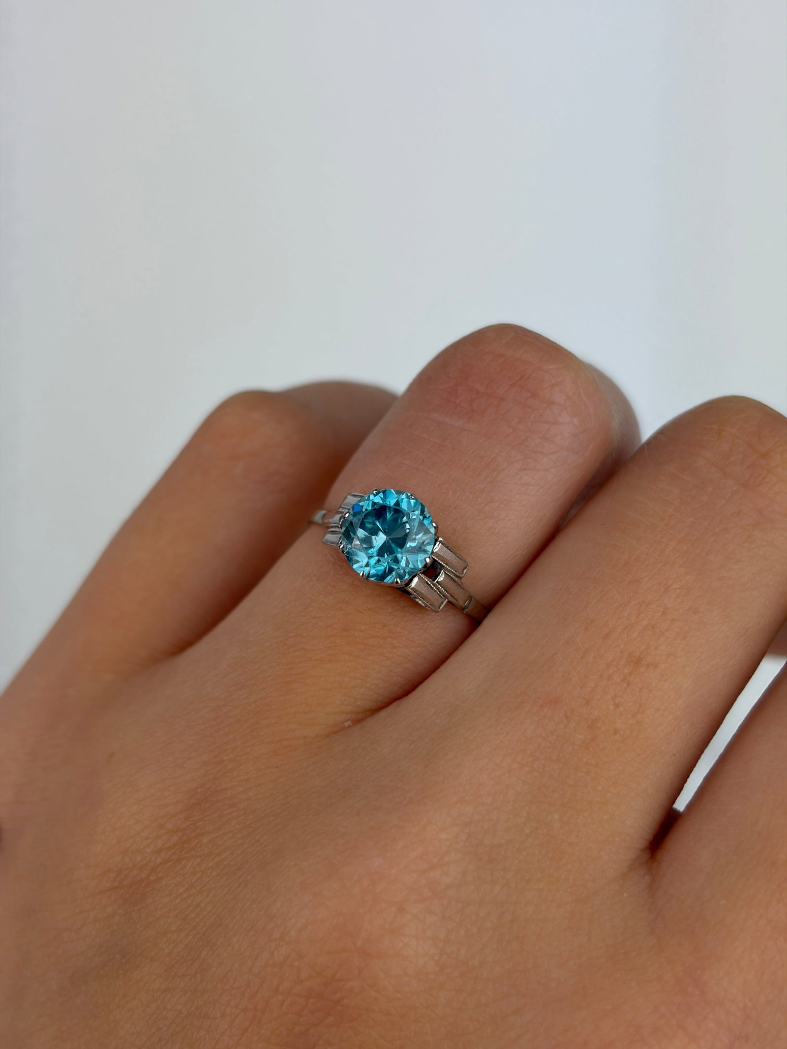 Vintage 9ct White Gold Blue Topaz Solitaire Ring - 8