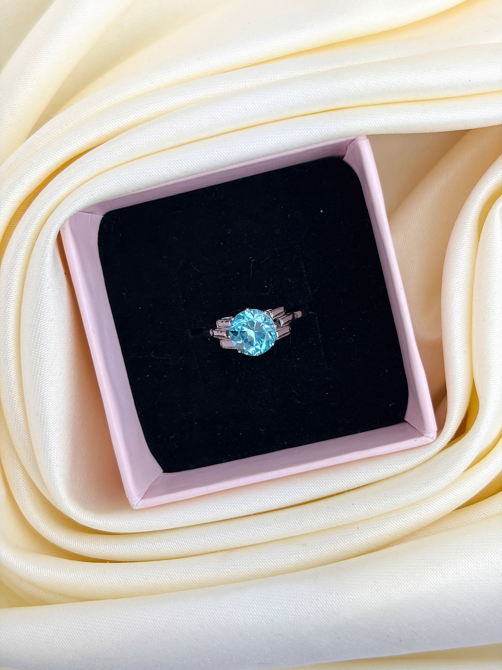 Vintage 9ct White Gold Blue Topaz Solitaire Ring - 9