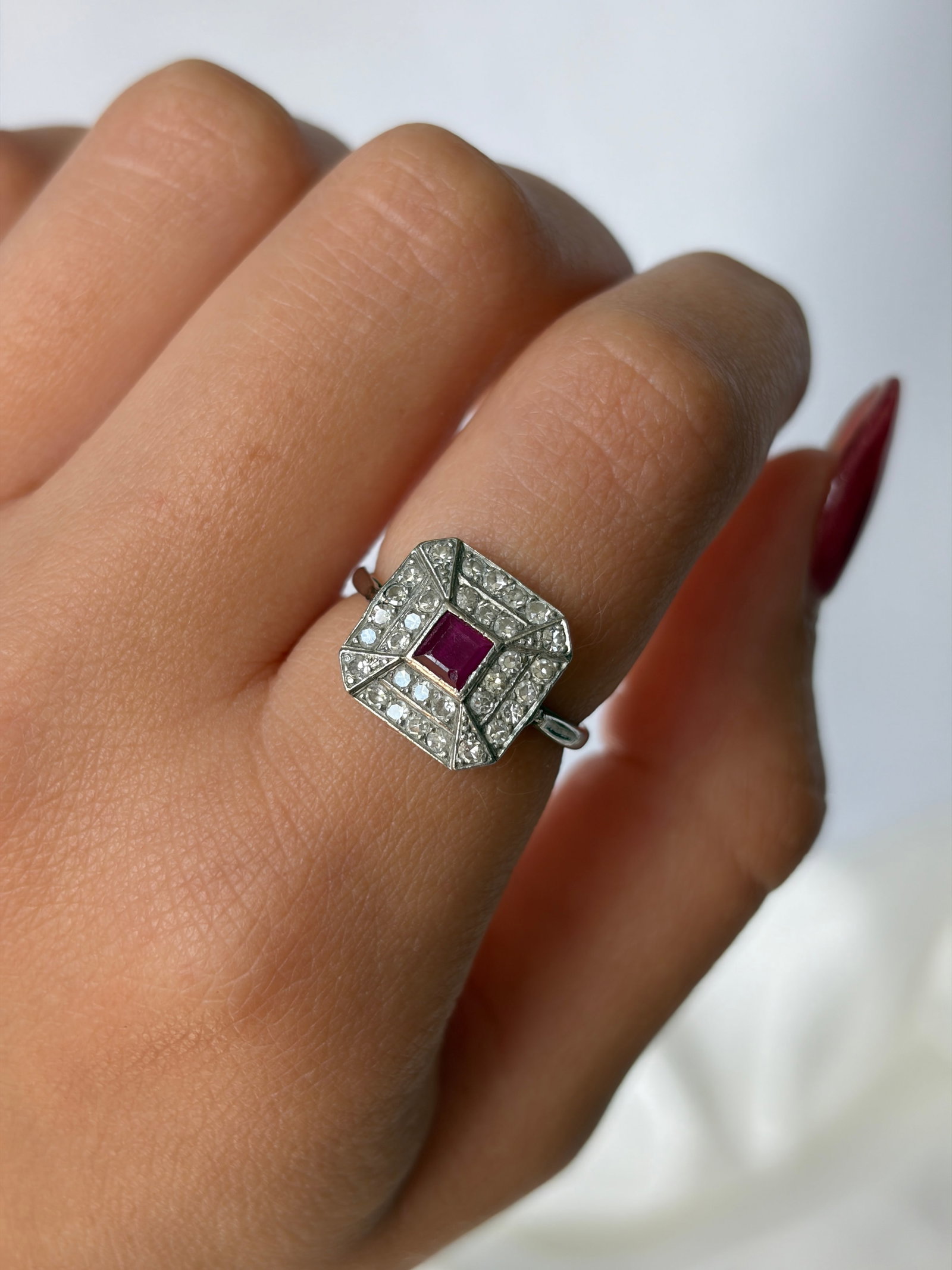 ANTIQUE ART DECO ERA PLATINUM RUBY AND DIAMOND SQUARE RING - 8