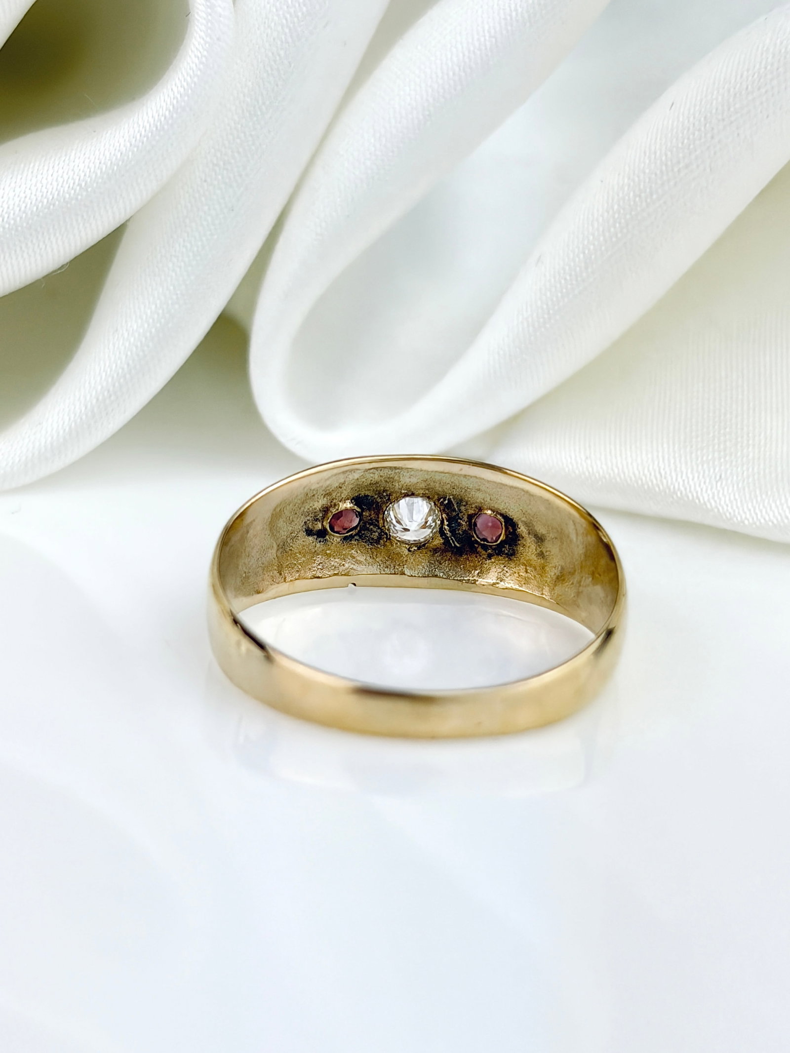 Vintage c.1980 9ct Yellow Gold Diamond and Garnet 3 Stone Star Ring - 3