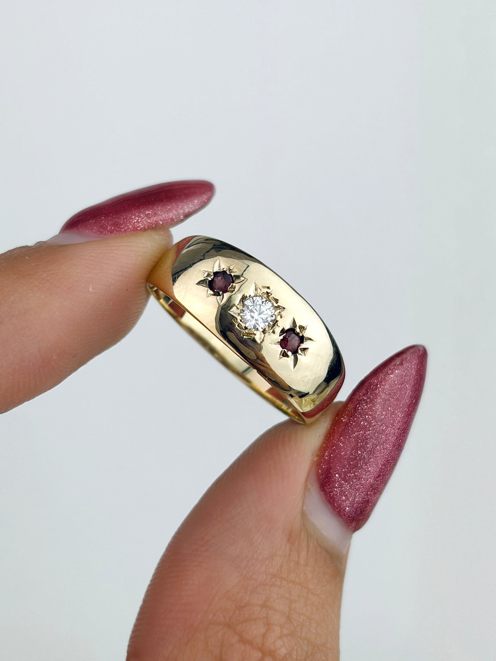 Vintage c.1980 9ct Yellow Gold Diamond and Garnet 3 Stone Star Ring - 5