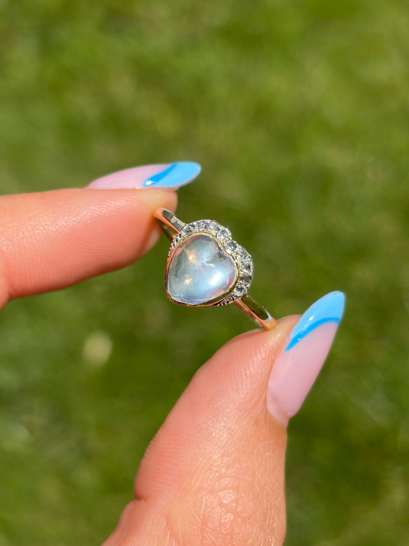 ANTIQUE 15CT YELLOW GOLD MOONSTONE AND DIAMOND HEART HALO RING - 10
