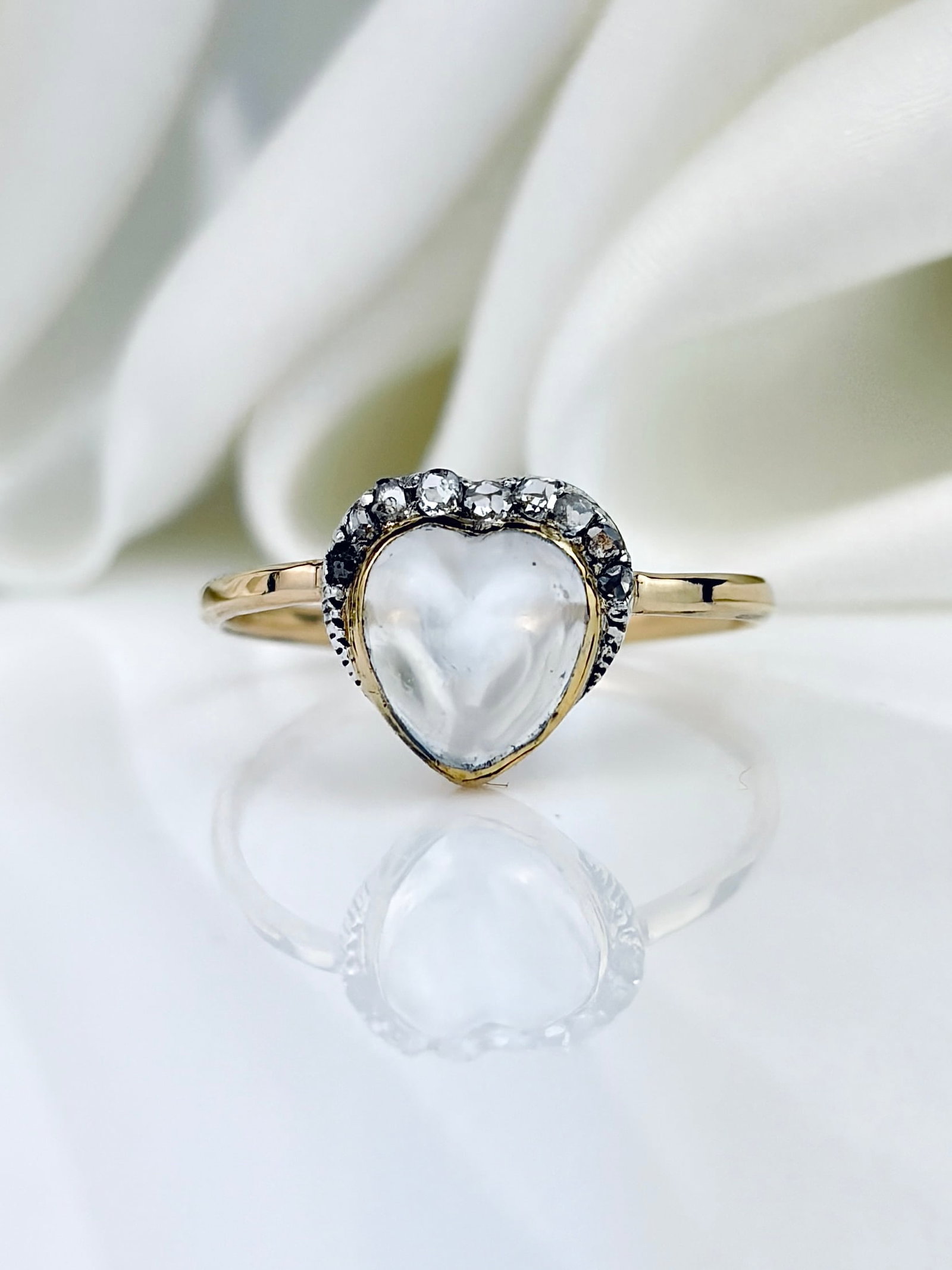 ANTIQUE 15CT YELLOW GOLD MOONSTONE AND DIAMOND HEART HALO RING: ANTIQUE 15CT YELLOW GOLD MOONSTONE AND DIAMOND HEART HALO RING Stunning heart cut