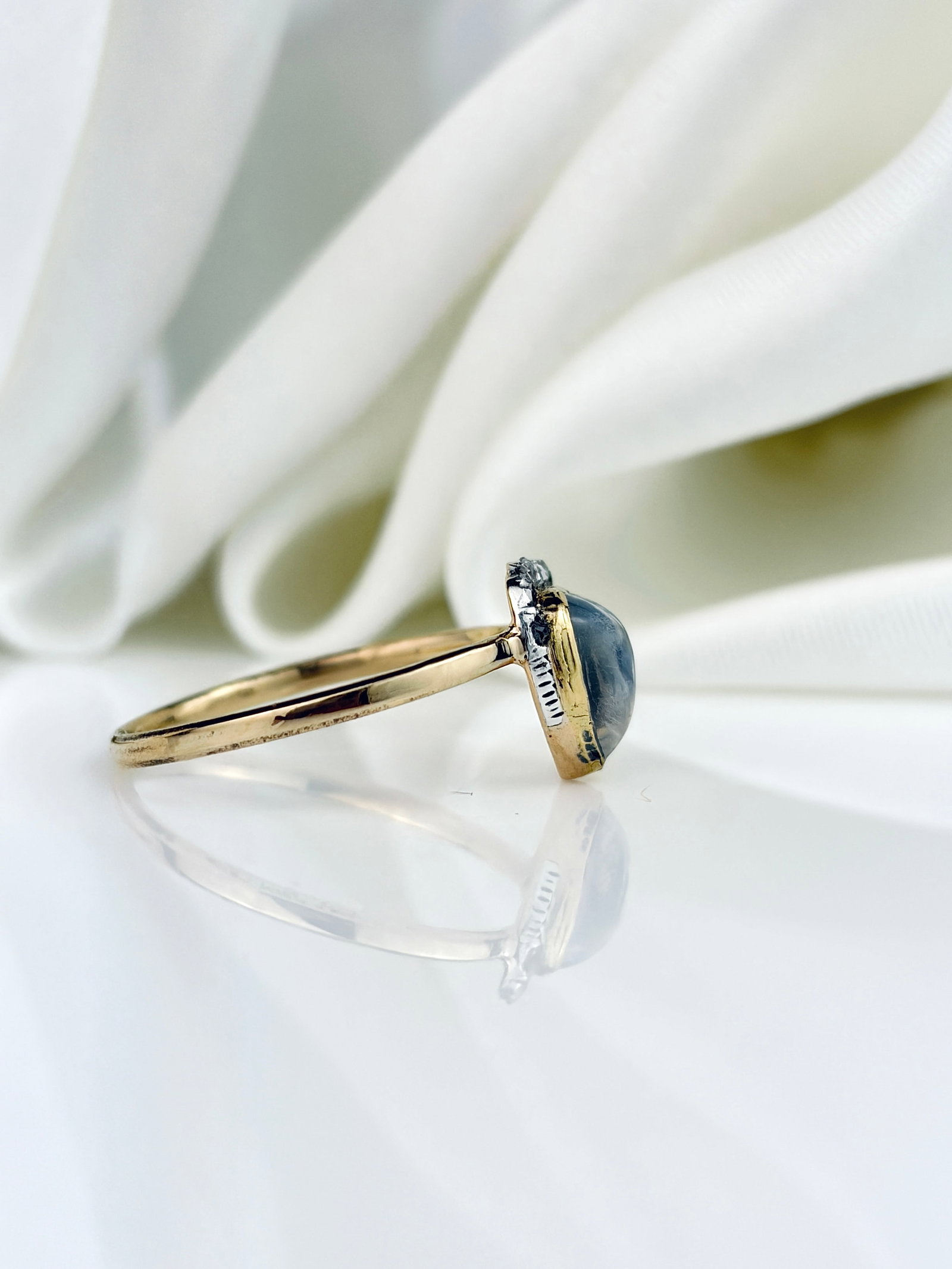 ANTIQUE 15CT YELLOW GOLD MOONSTONE AND DIAMOND HEART HALO RING - 2