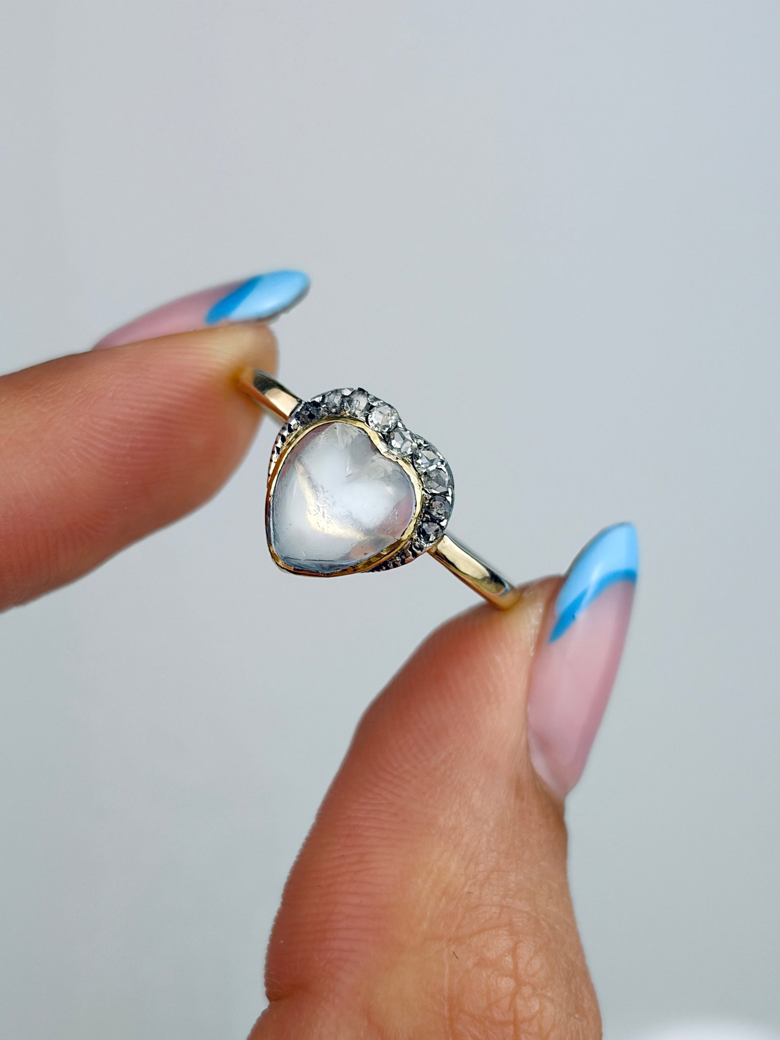 ANTIQUE 15CT YELLOW GOLD MOONSTONE AND DIAMOND HEART HALO RING - 5