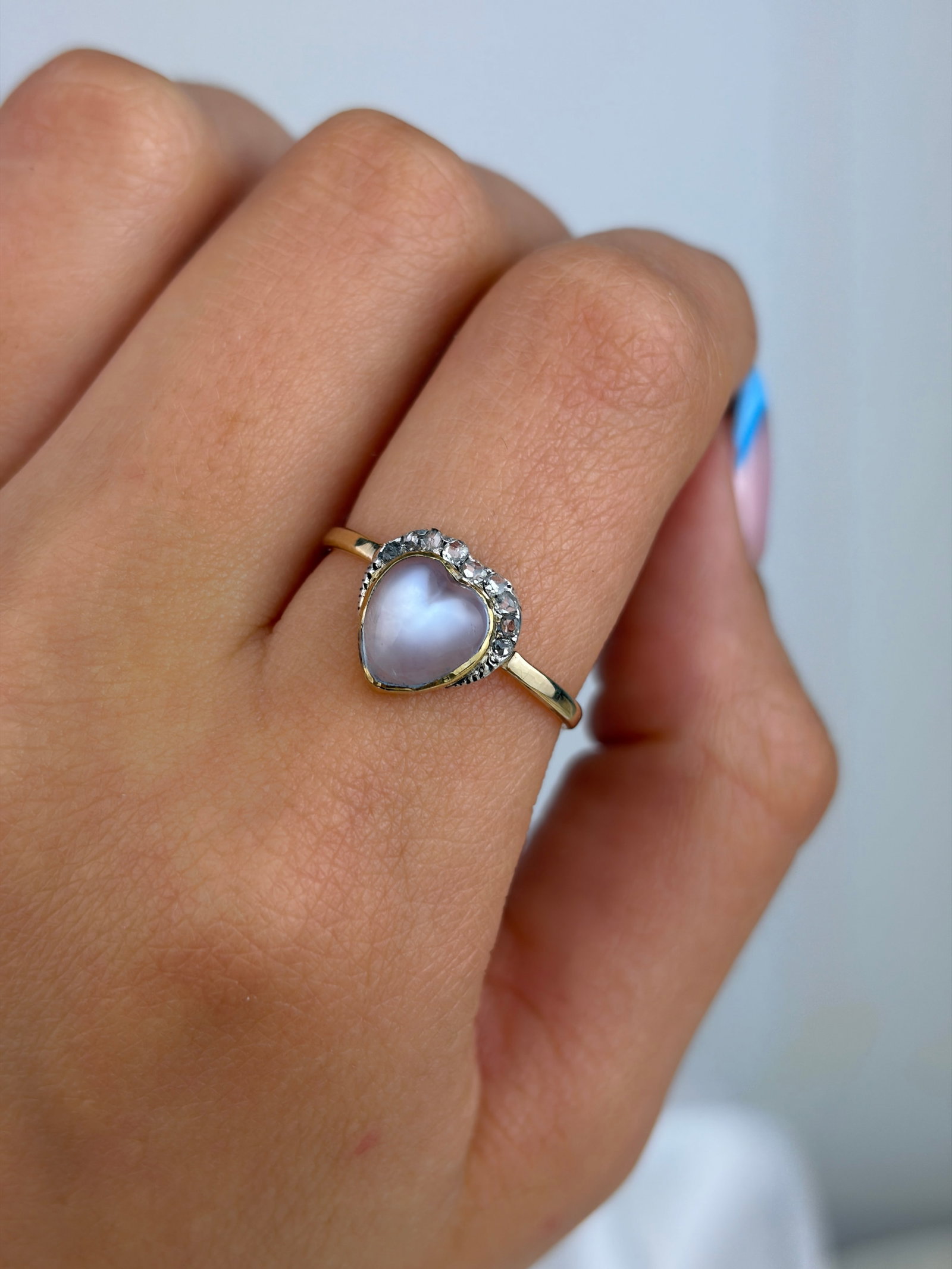 ANTIQUE 15CT YELLOW GOLD MOONSTONE AND DIAMOND HEART HALO RING - 8