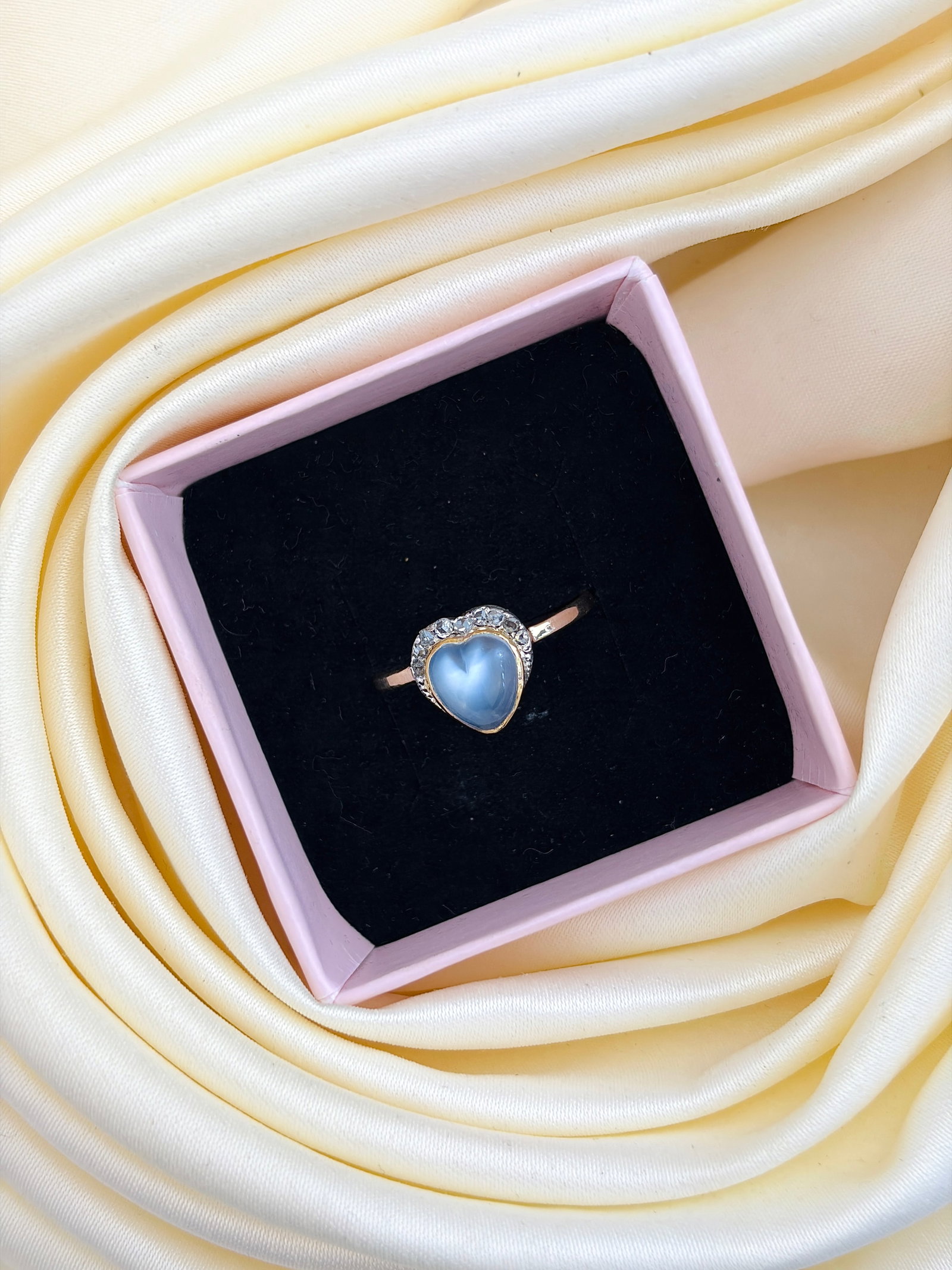 ANTIQUE 15CT YELLOW GOLD MOONSTONE AND DIAMOND HEART HALO RING - 9