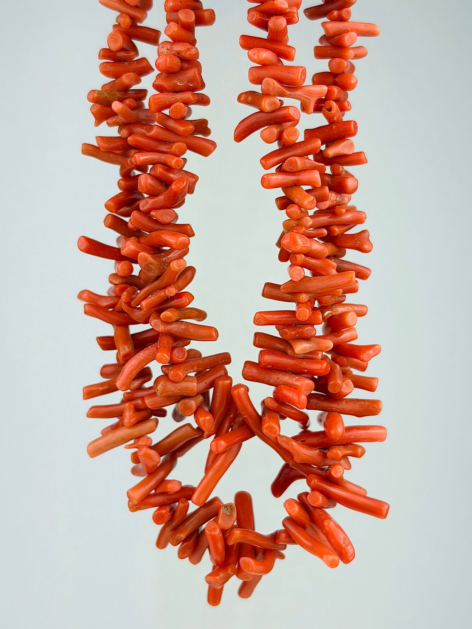 BEADED NECKLACE: BEADED NECKLACE Weight: 55.57g Size: Length 40cm Condition: Good overall condition. Some signs of wear are expected given the piece’s age. Any significant condition issues would be noted.