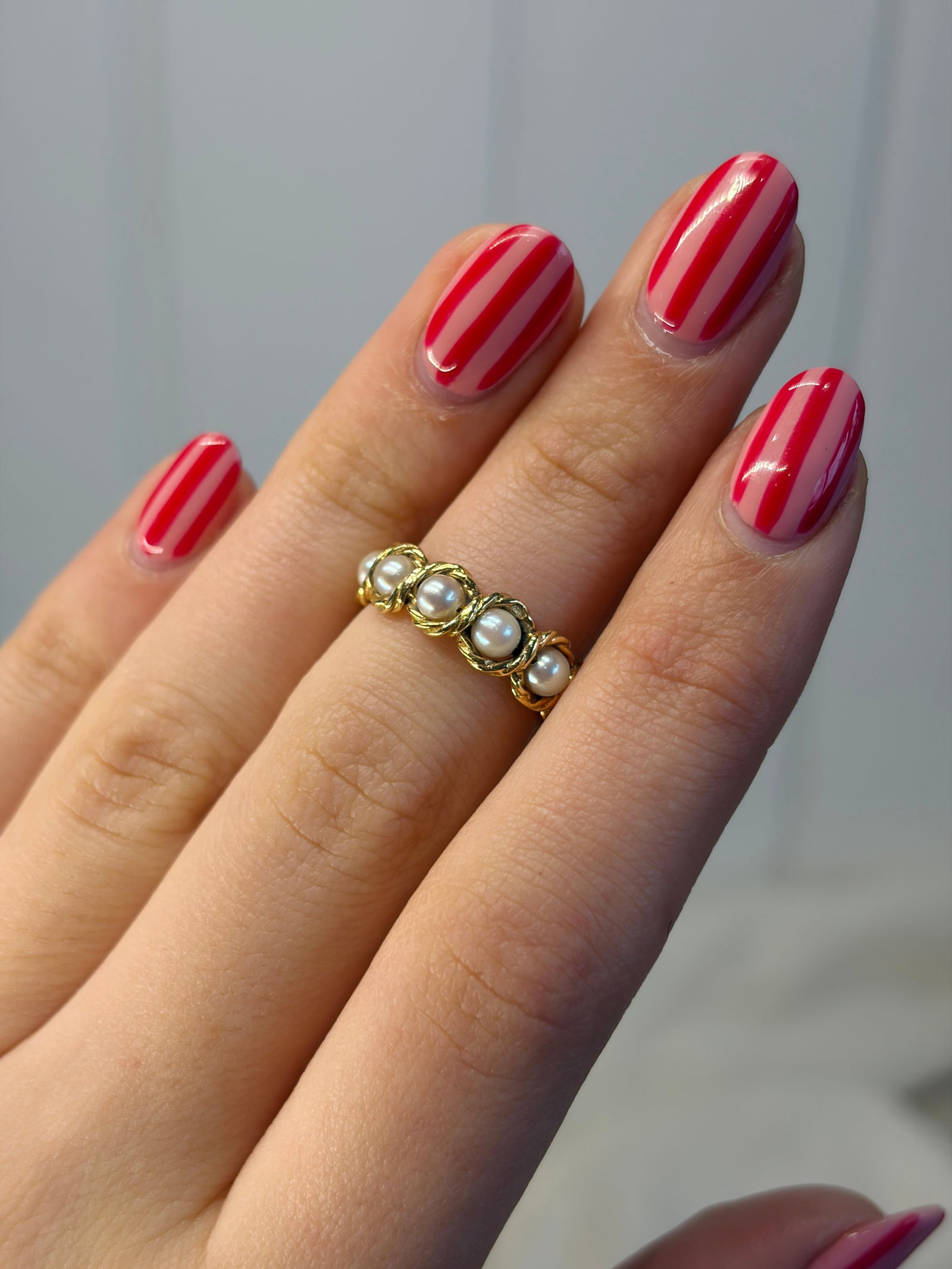 WONDERFUL 9CT GOLD PEARL FULL ETERNITY BAND RING - 7
