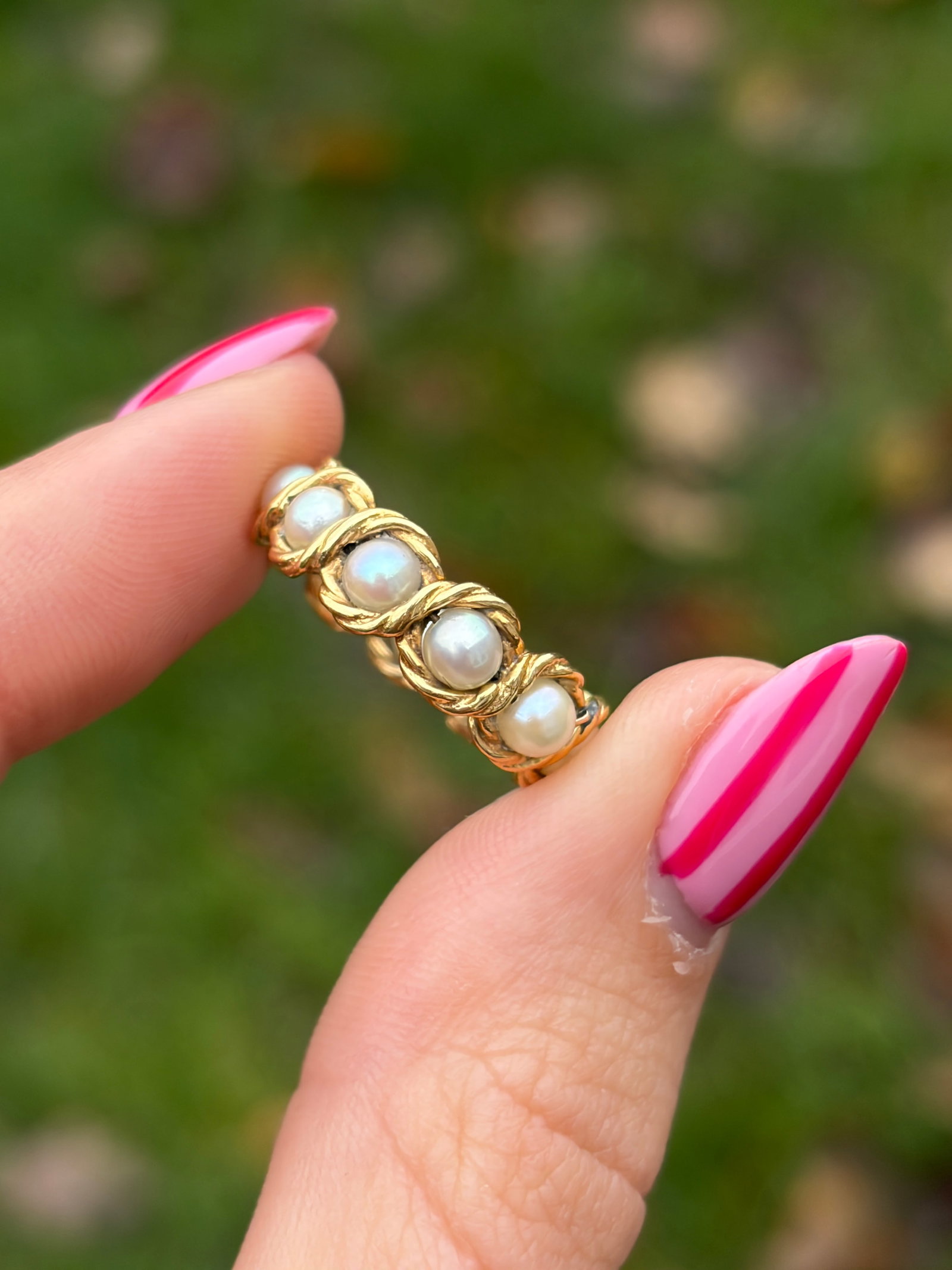 WONDERFUL 9CT GOLD PEARL FULL ETERNITY BAND RING - 9