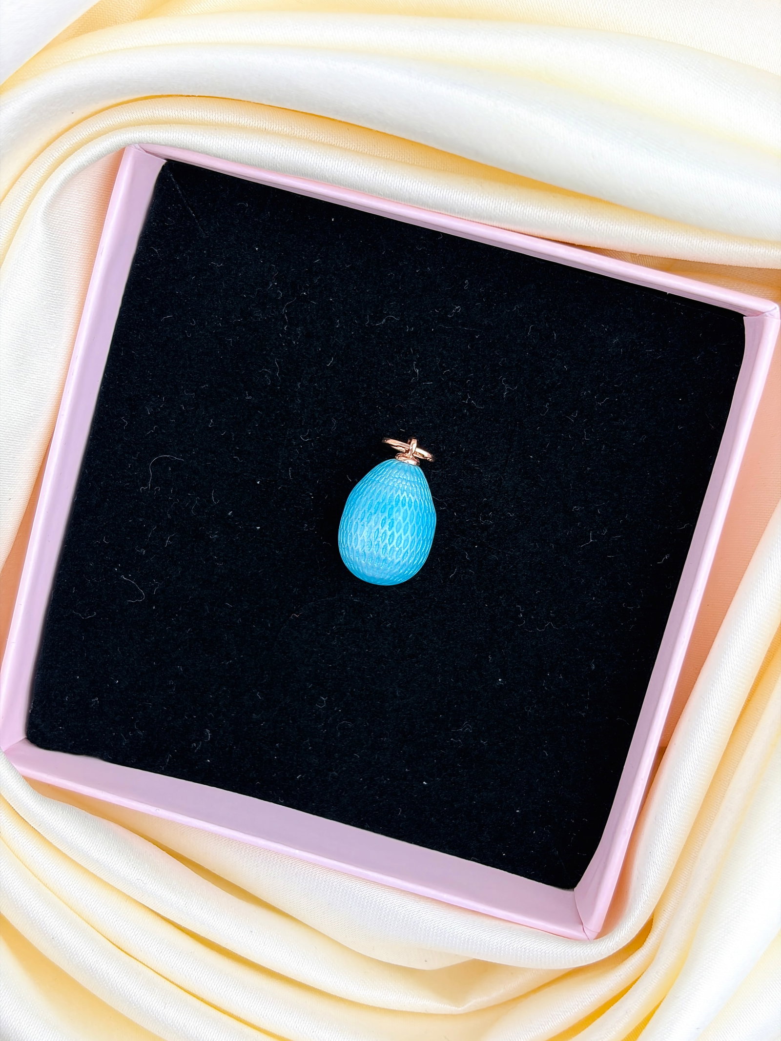 ANTIQUE BLUE ENAMEL RUSSIAN EGG PENDANT IN 14CT GOLD - 5