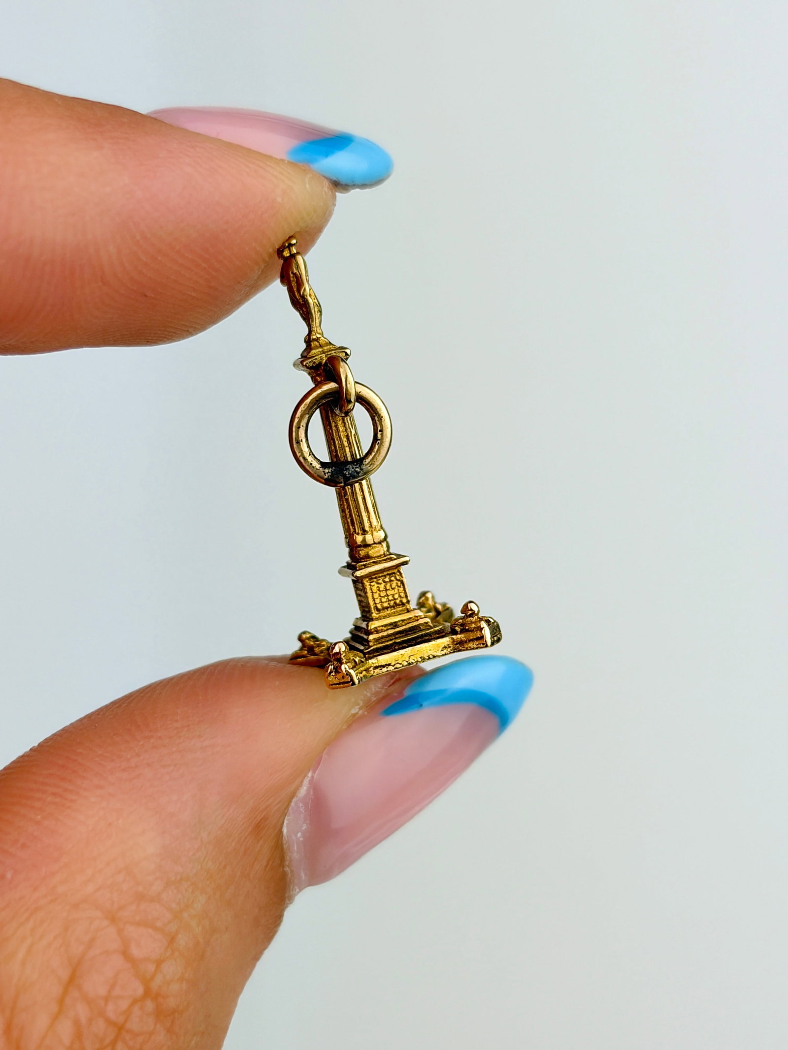 VINTAGE 9CT GOLD NELSON'S COLUMN CHARM - 5