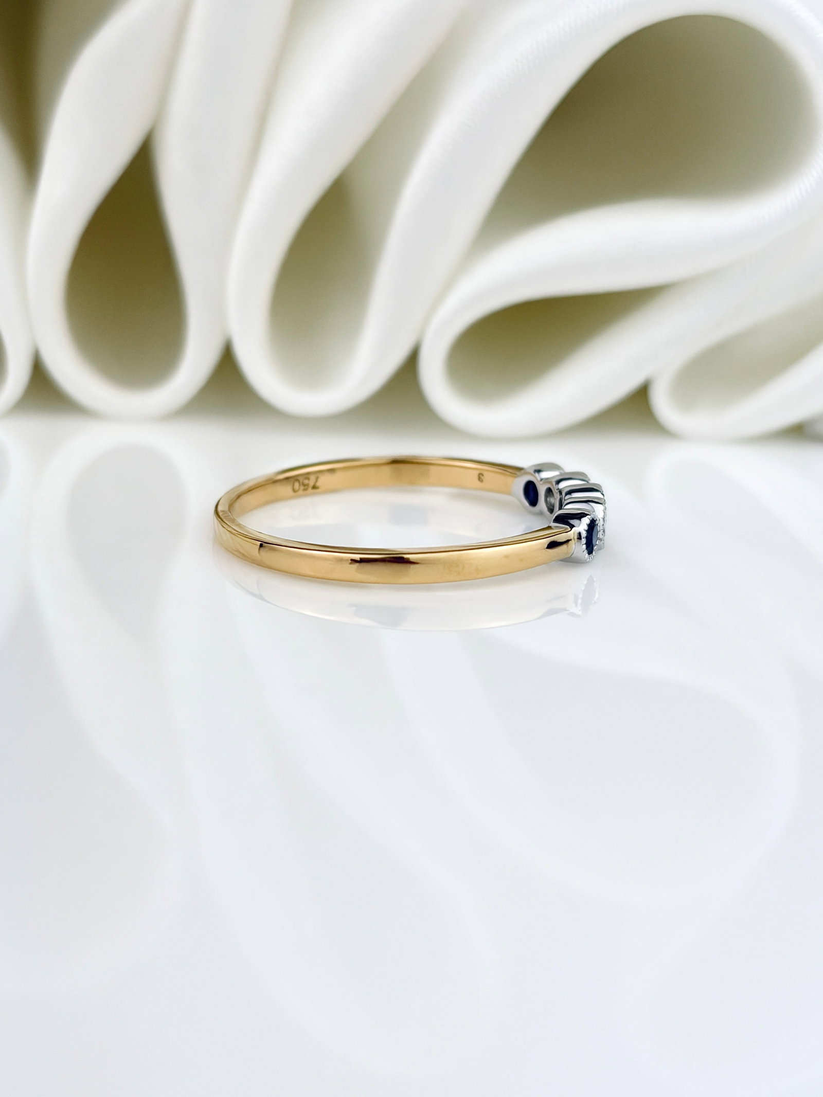 Sweet 18ct Yellow Gold Sapphire And Diamond 5 Stone Ring - 2