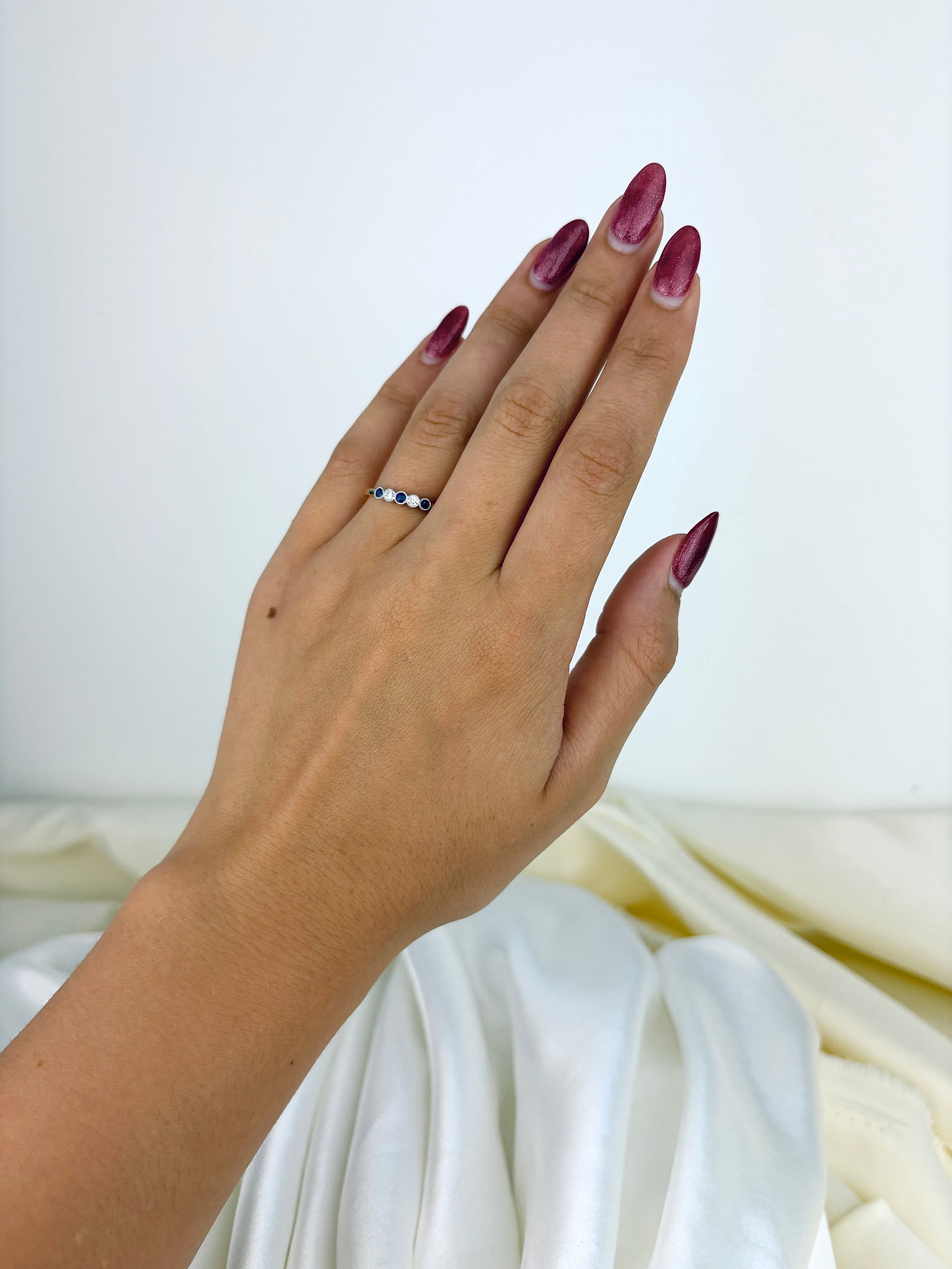 Sweet 18ct Yellow Gold Sapphire And Diamond 5 Stone Ring - 7