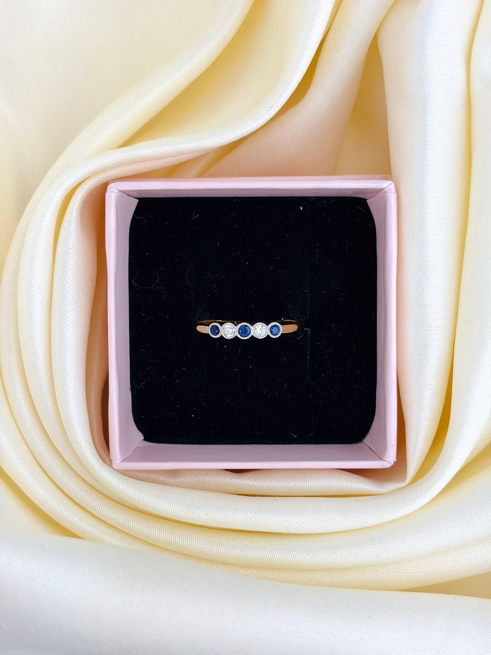 Sweet 18ct Yellow Gold Sapphire And Diamond 5 Stone Ring - 9
