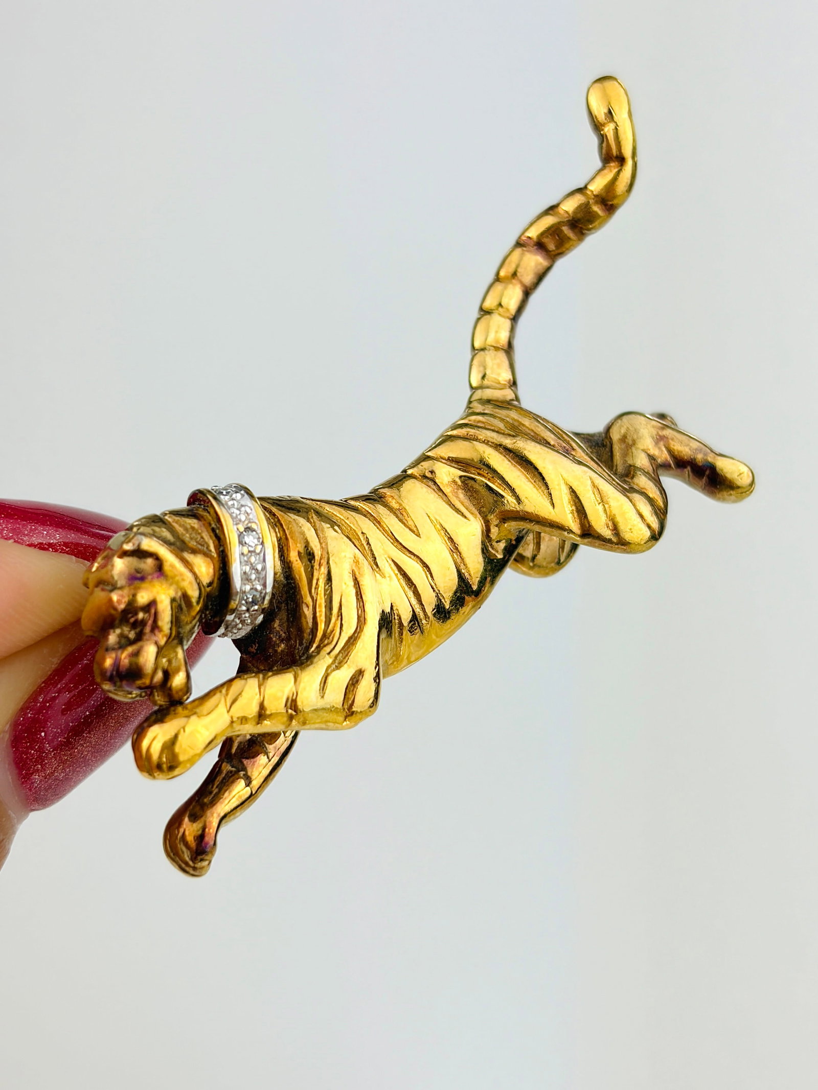 Vintage unusual 9ct Gold Diamond Collar Tiger Brooch: Vintage unusual 9ct Gold Diamon