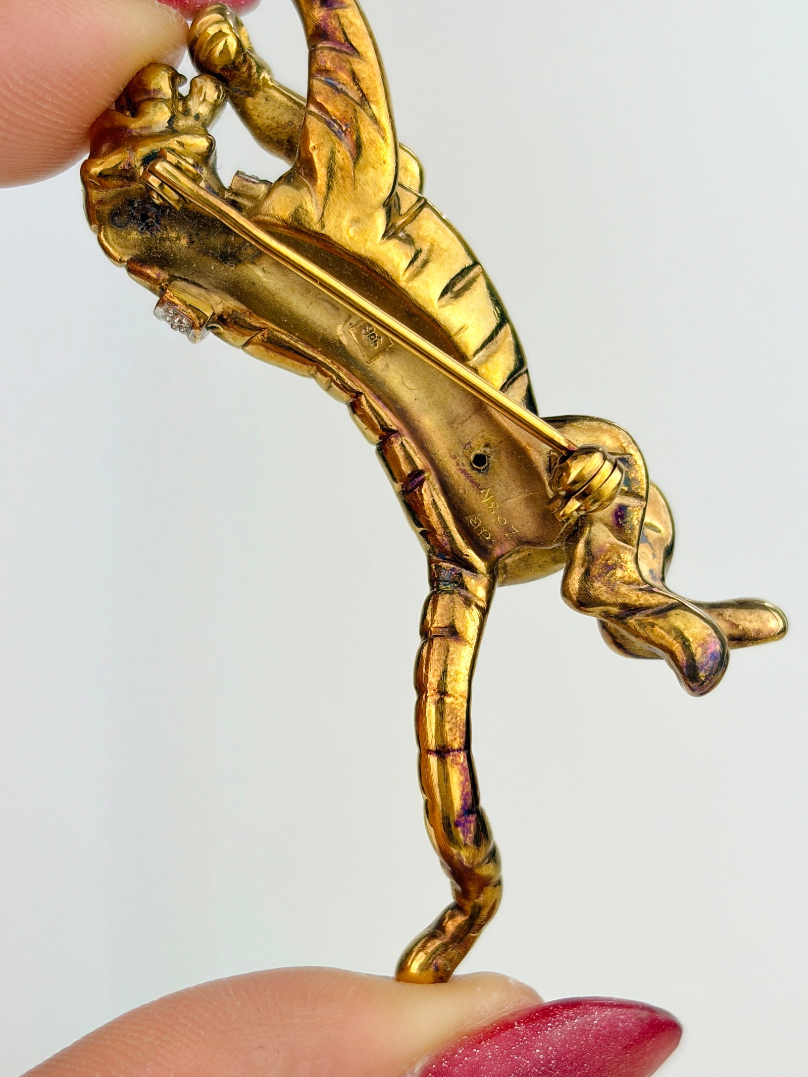 Vintage unusual 9ct Gold Diamond Collar Tiger Brooch - 4