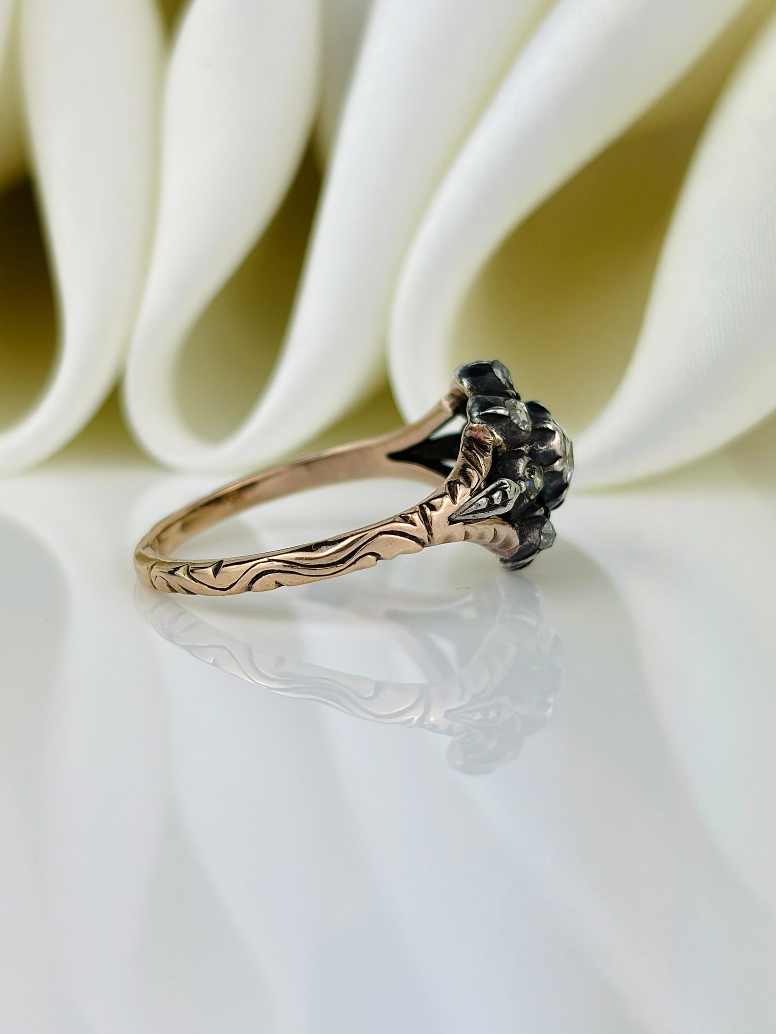 ANTIQUE ROSE CUT DIAMOND CLUSTER RING IN 15CT GOLD - 2