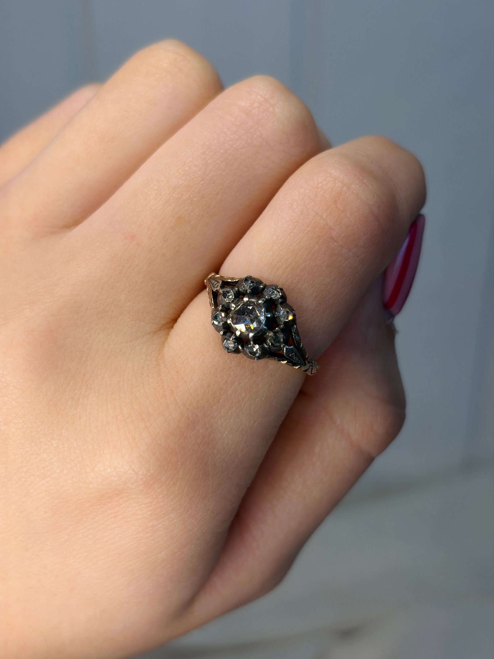 ANTIQUE ROSE CUT DIAMOND CLUSTER RING IN 15CT GOLD - 9