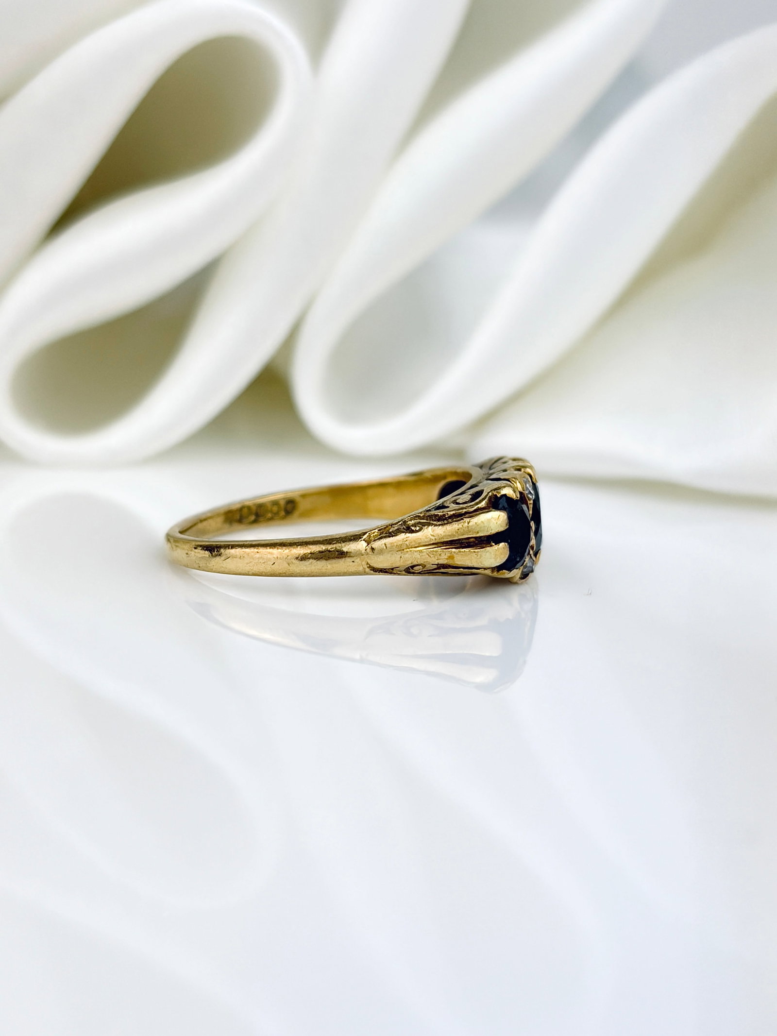Vintage 18ct Yellow Gold Sapphire and Diamond 3 Stone Ring - 2