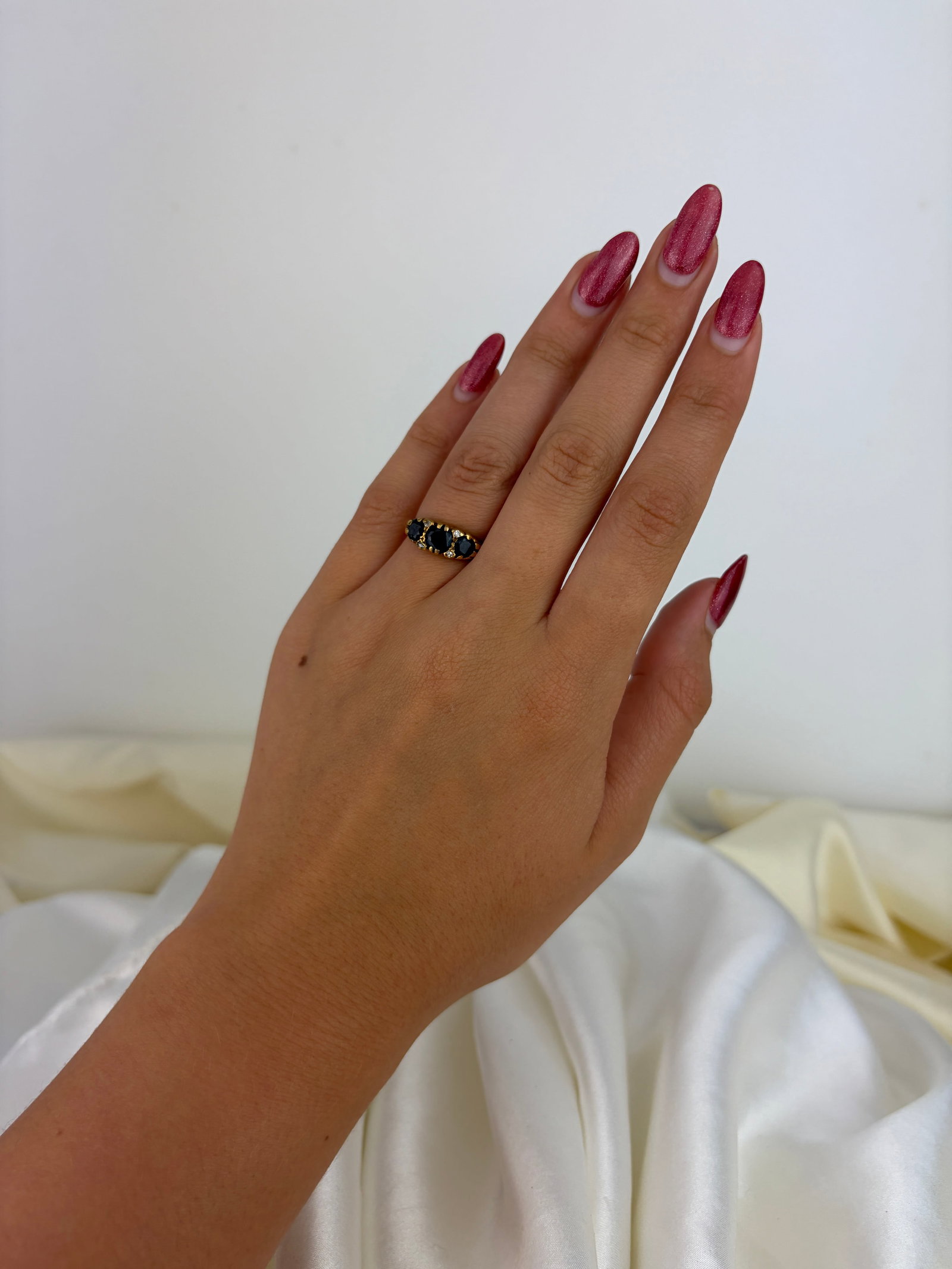 Vintage 18ct Yellow Gold Sapphire and Diamond 3 Stone Ring - 7