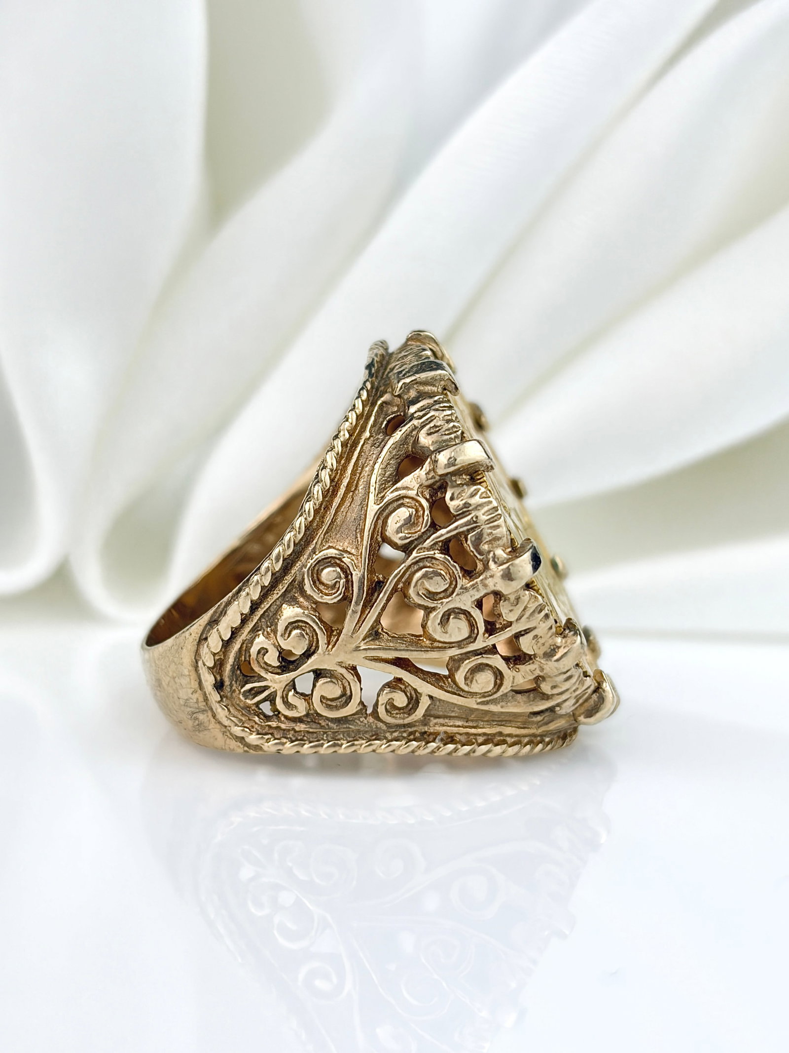 HEAVY C.1902 FULL SOVEREIGN SET INTO VINTAGE SIGNET RING - 2