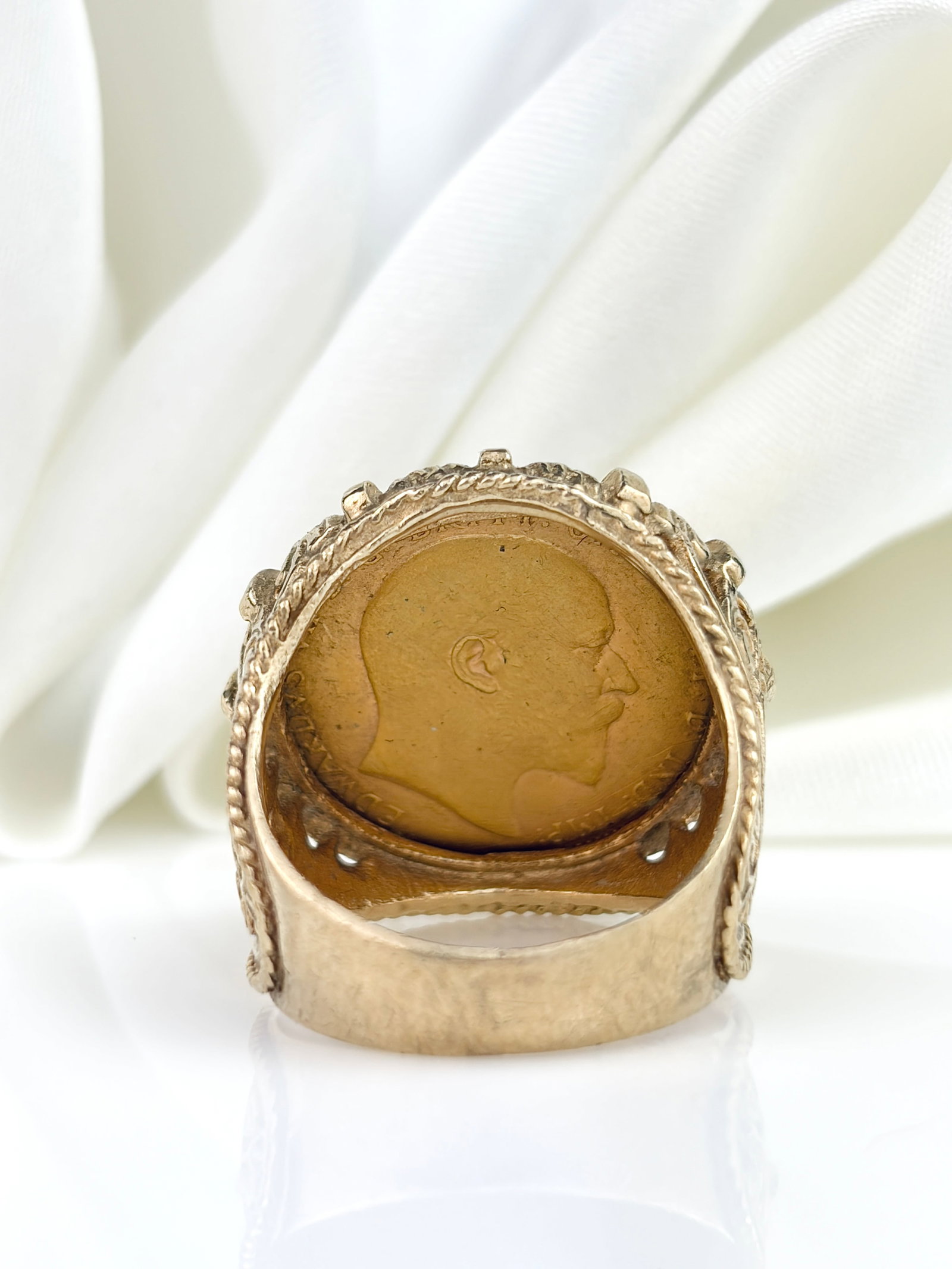 HEAVY C.1902 FULL SOVEREIGN SET INTO VINTAGE SIGNET RING - 3