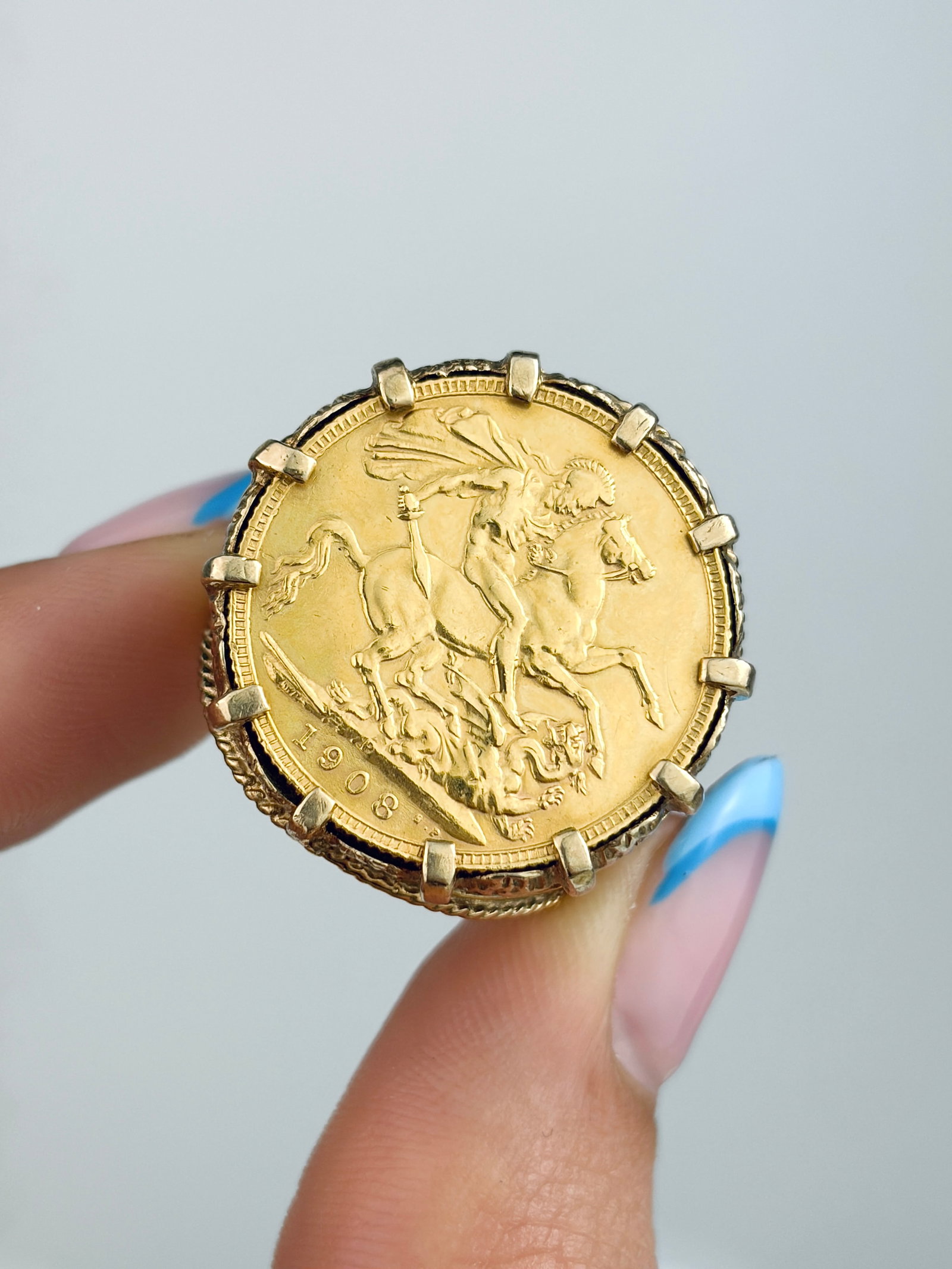 HEAVY C.1902 FULL SOVEREIGN SET INTO VINTAGE SIGNET RING - 5