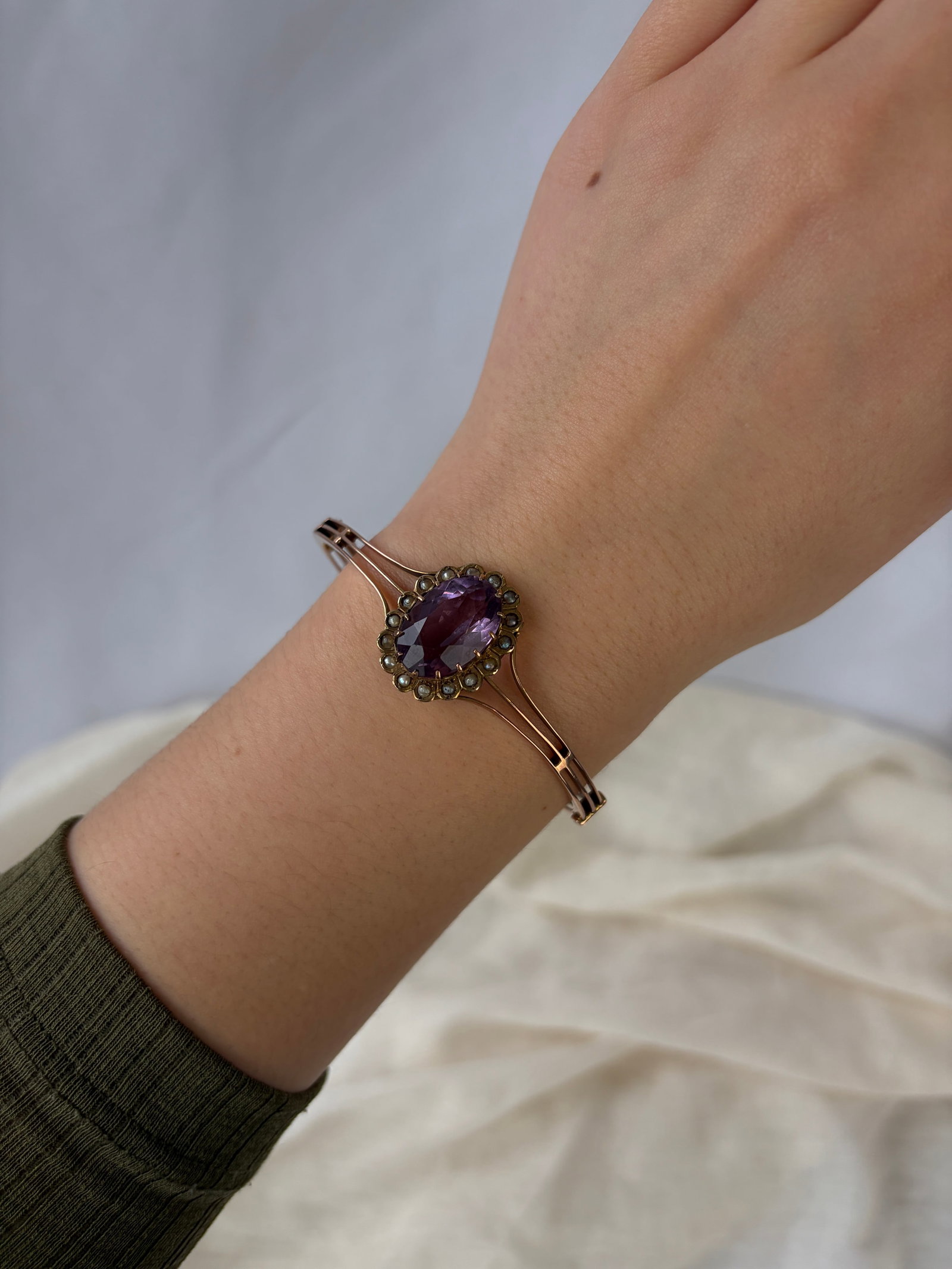 ANTIQUE LARGE AMETHYST AND PEARL GOLD BANGLE / BRACELET - 8