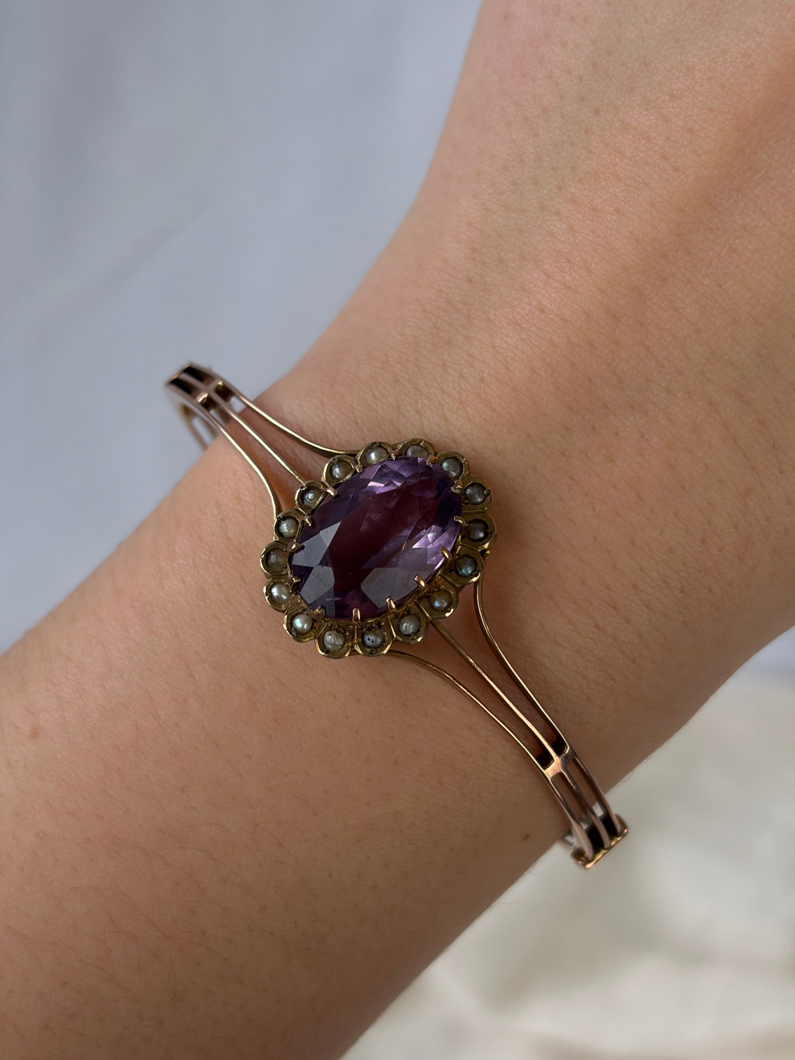 ANTIQUE LARGE AMETHYST AND PEARL GOLD BANGLE / BRACELET - 9