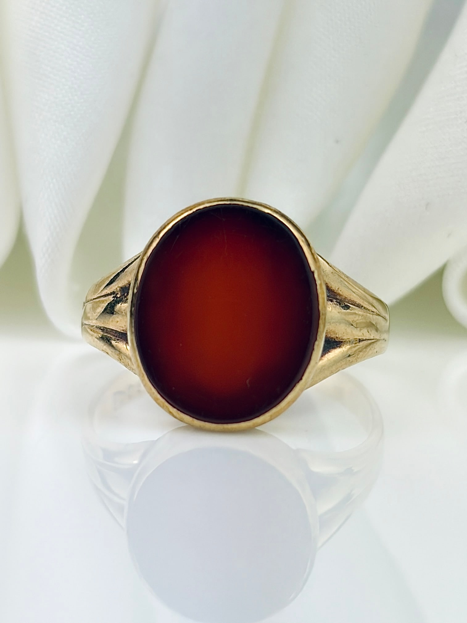 ANTIQUE 9CT YELLOW GOLD CARNELIAN SIGNET RING (1 of 7)