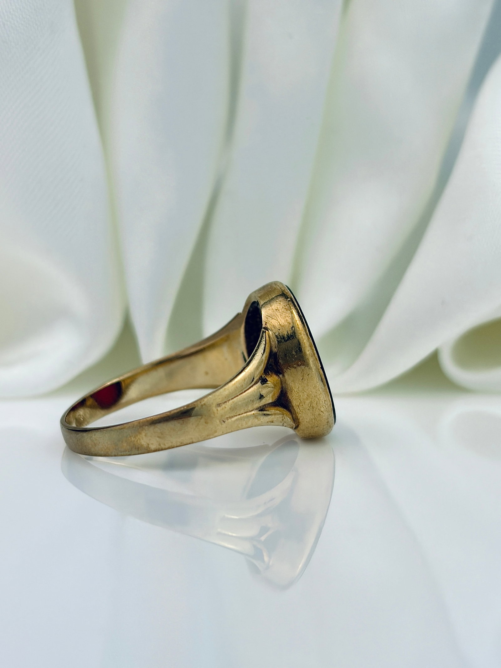 ANTIQUE 9CT YELLOW GOLD CARNELIAN SIGNET RING - 2