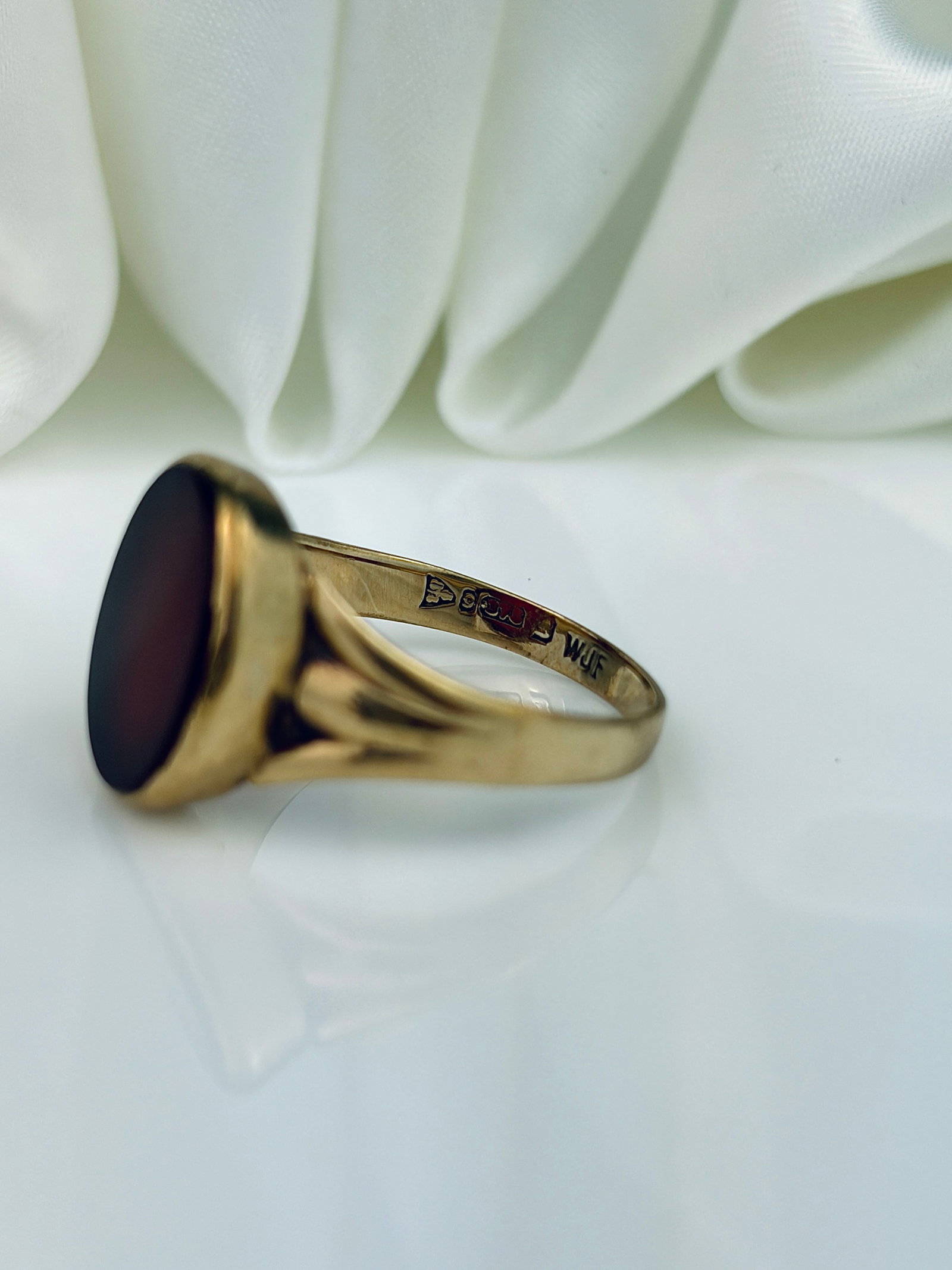 ANTIQUE 9CT YELLOW GOLD CARNELIAN SIGNET RING - 4